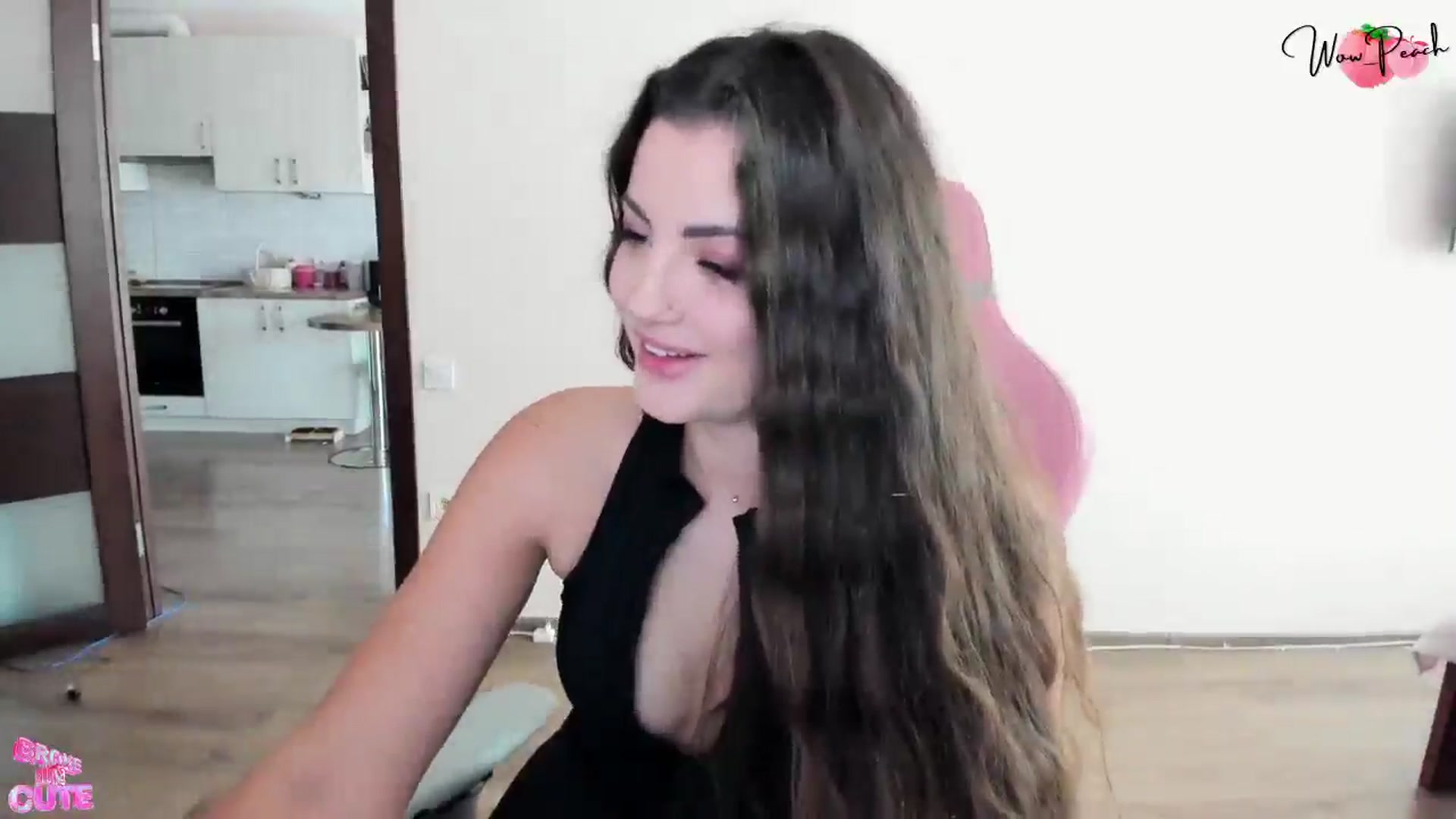 Gallery image thumbnail from wow_peach's myfreecams stream on, 08/14/2025, 15:08 image 15 of 20