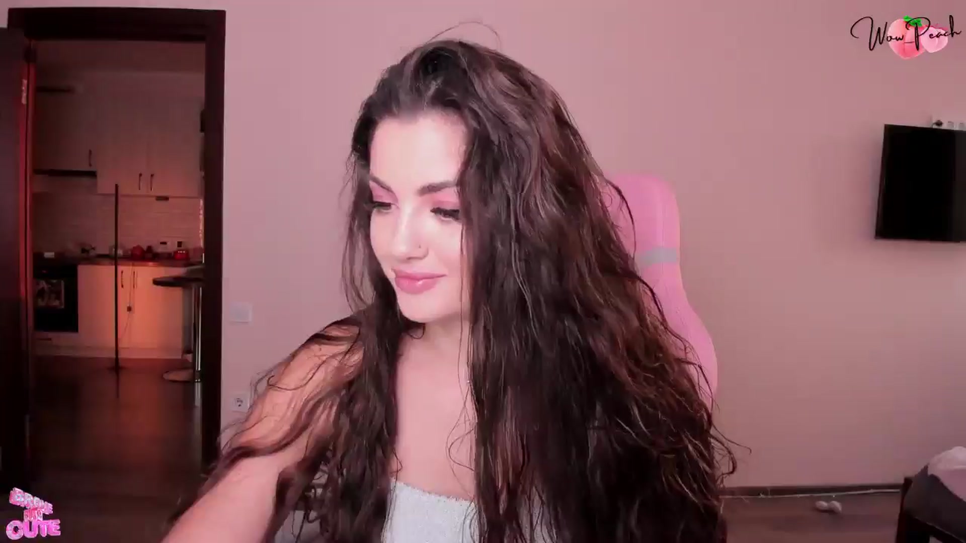 Gallery image thumbnail from wow_peach's myfreecams stream on, 09/03/2025, 16:43 image 16 of 20