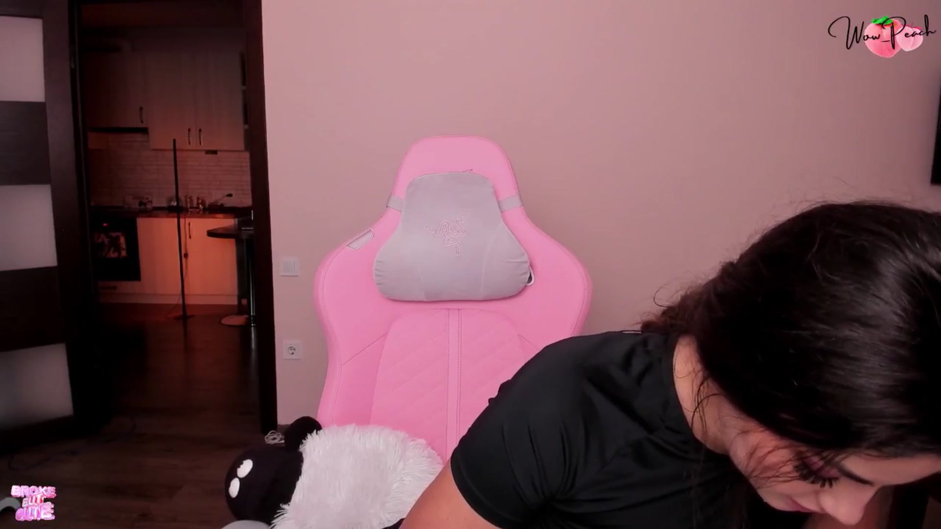Gallery image thumbnail from wow_peach's myfreecams stream on, 09/25/2025, 16:44 image 6 of 20