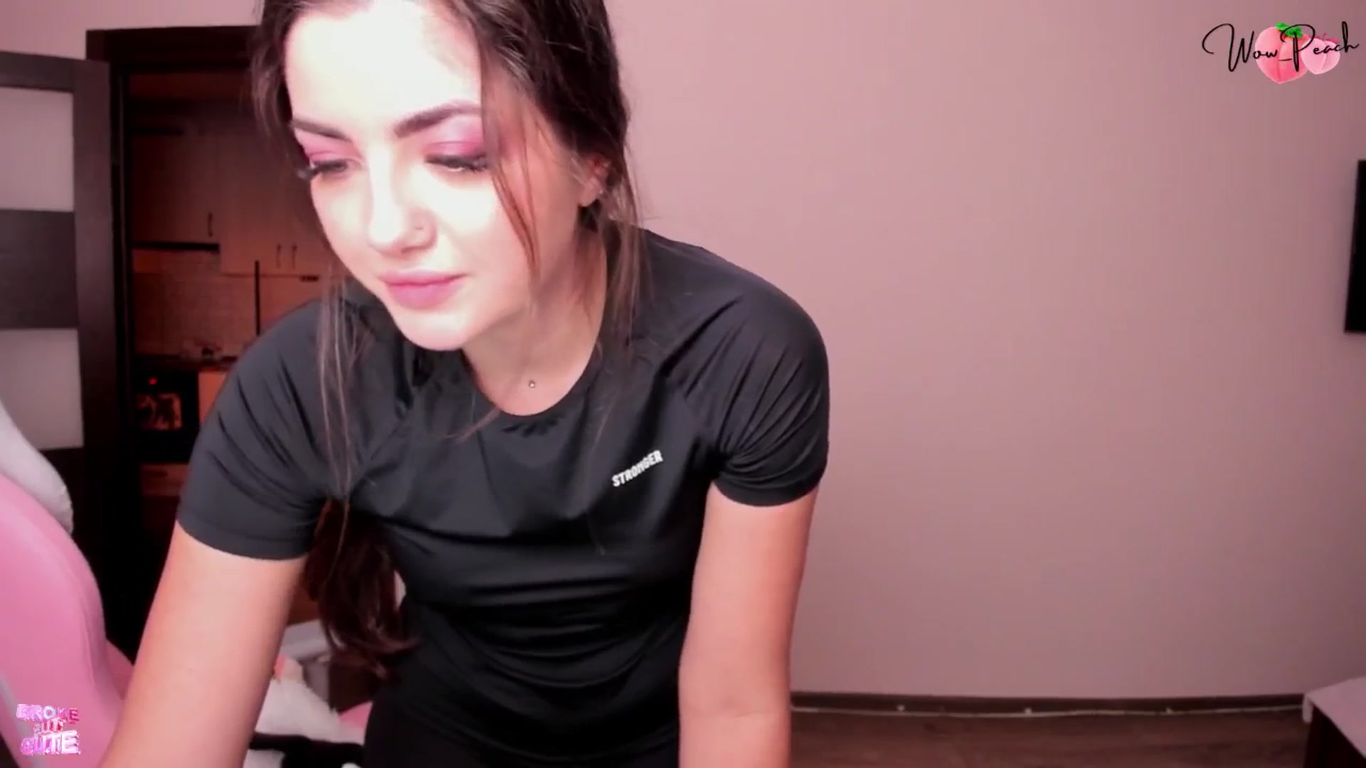 Gallery image thumbnail from wow_peach's myfreecams stream on, 09/25/2025, 16:44 image 13 of 20