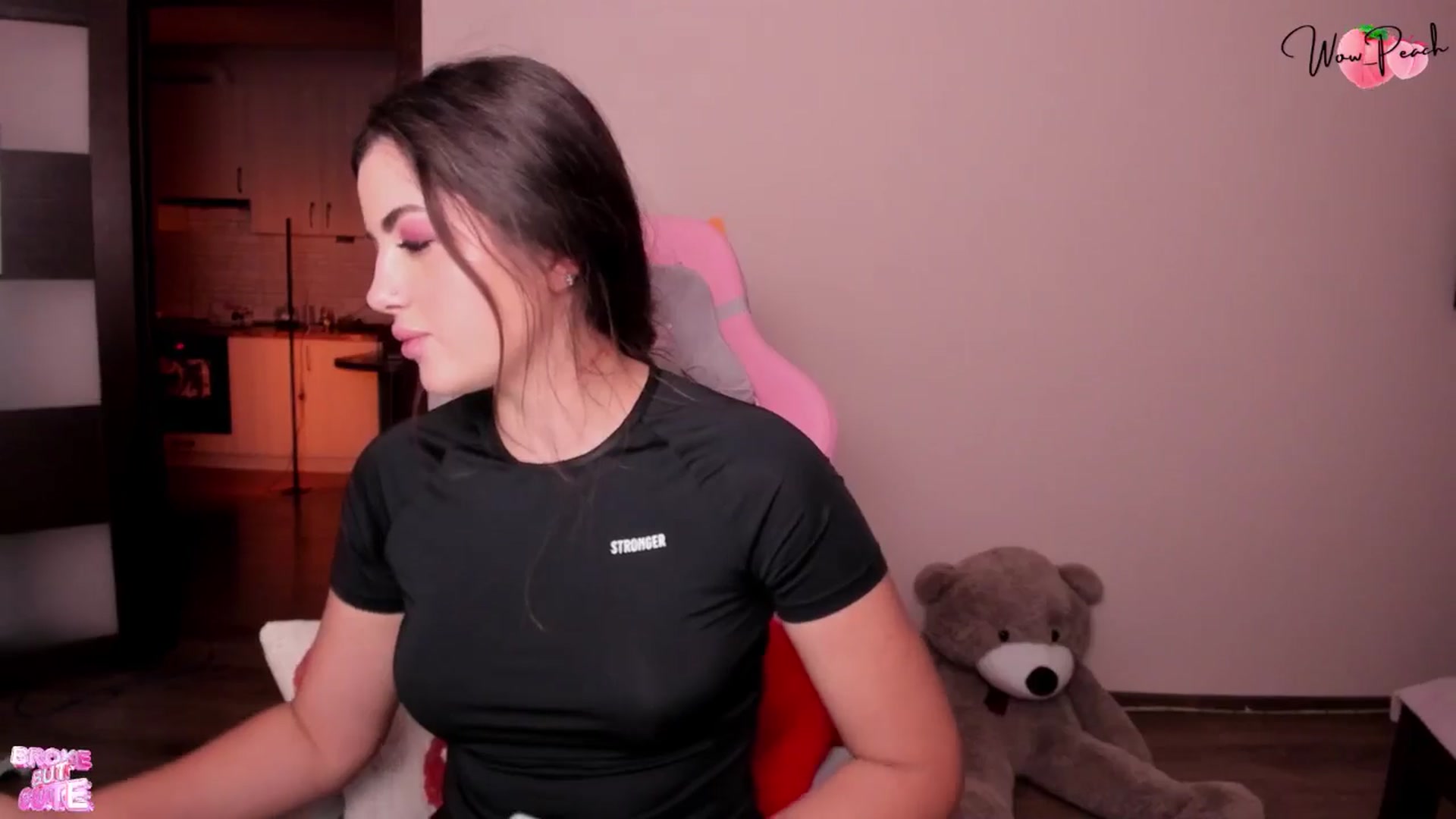 Gallery image thumbnail from wow_peach's myfreecams stream on, 09/25/2025, 18:51 image 8 of 20