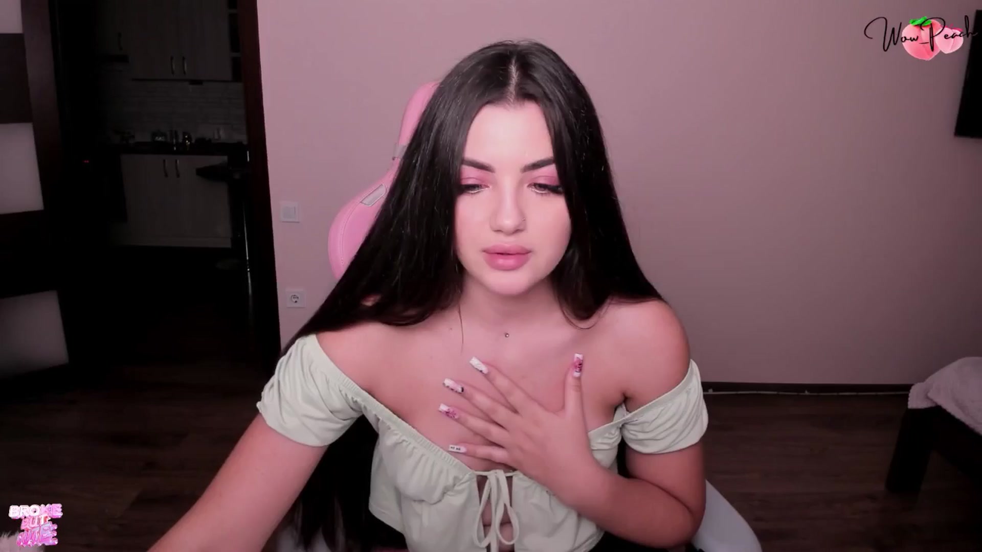 Gallery image thumbnail from wow_peach's myfreecams stream on, 09/27/2025, 19:14 image 3 of 20