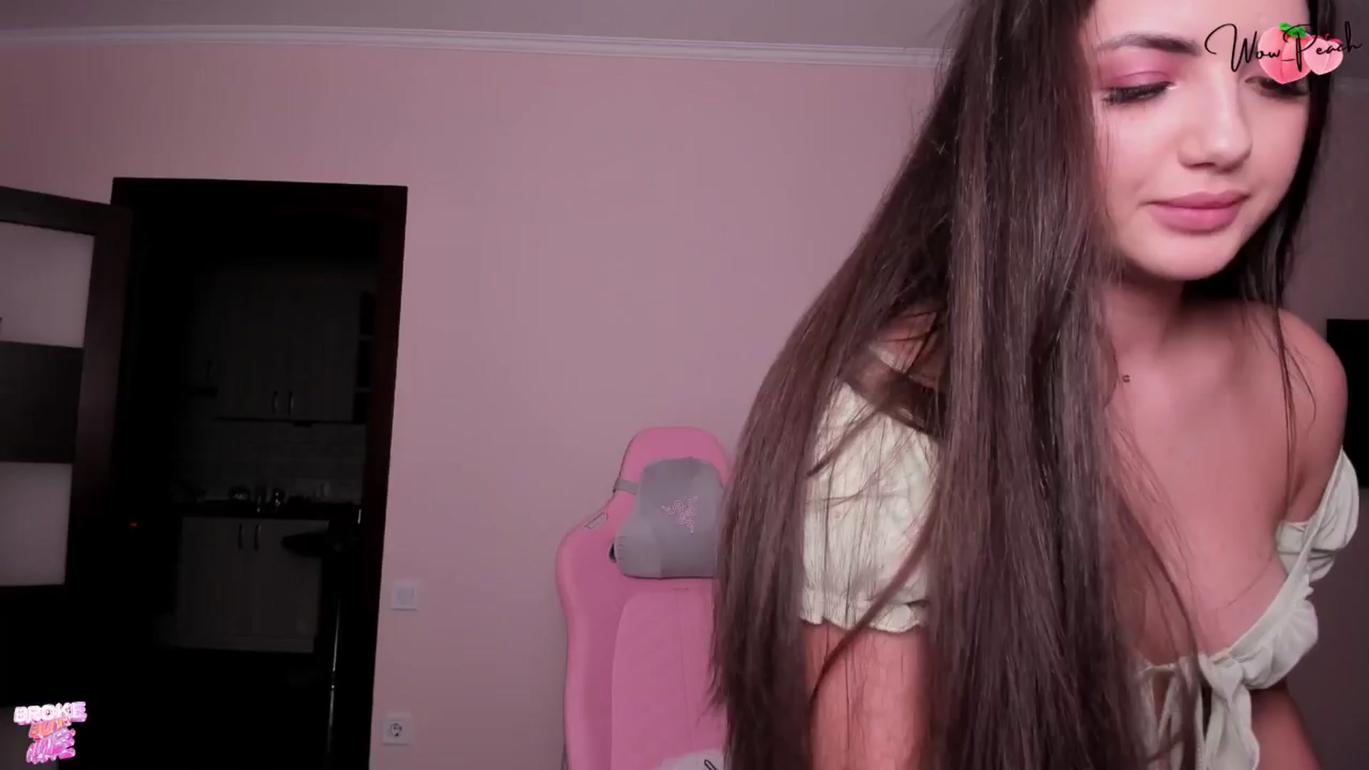 Gallery image thumbnail from wow_peach's myfreecams stream on, 09/27/2025, 19:14 image 6 of 20