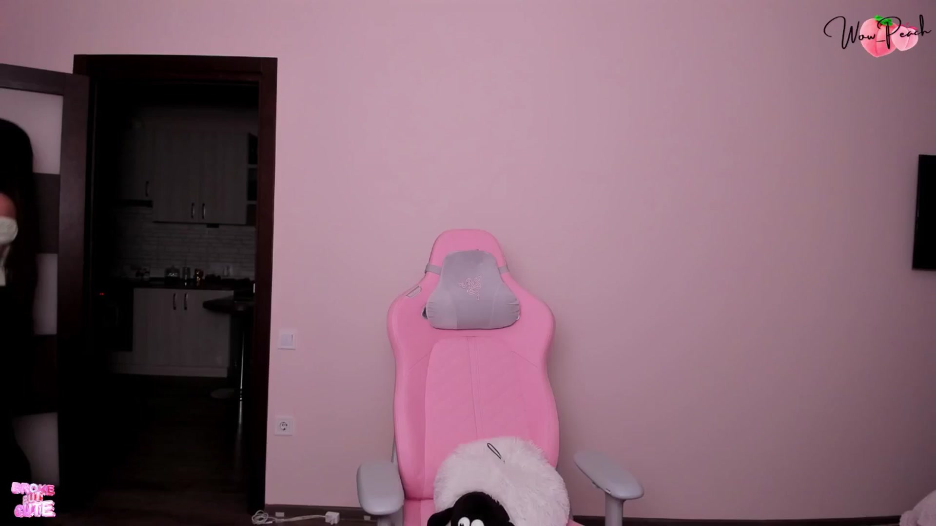 Gallery image thumbnail from wow_peach's myfreecams stream on, 09/27/2025, 19:14 image 4 of 20