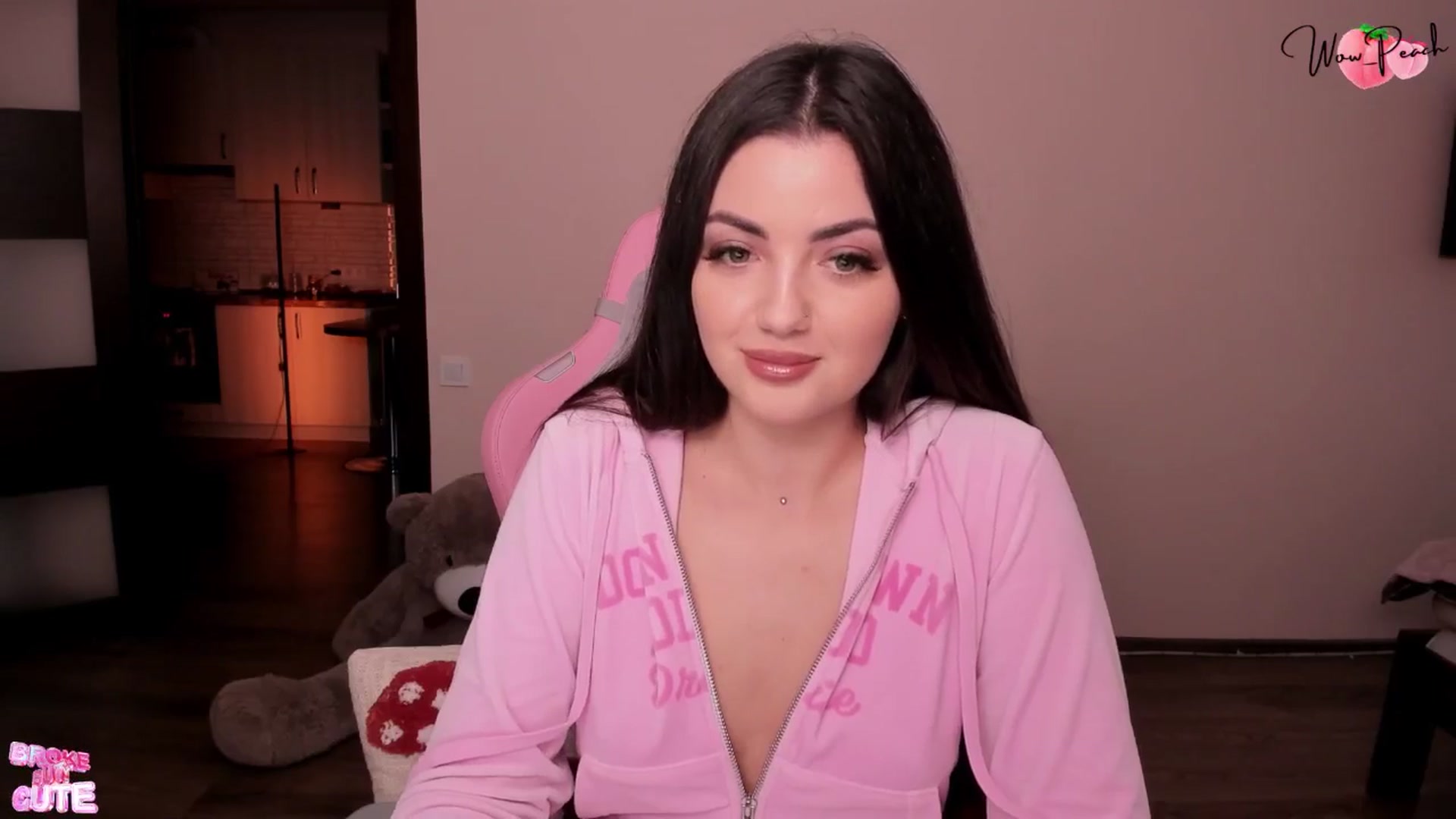 Gallery image thumbnail from wow_peach's myfreecams stream on, 09/28/2025, 16:31 image 2 of 20