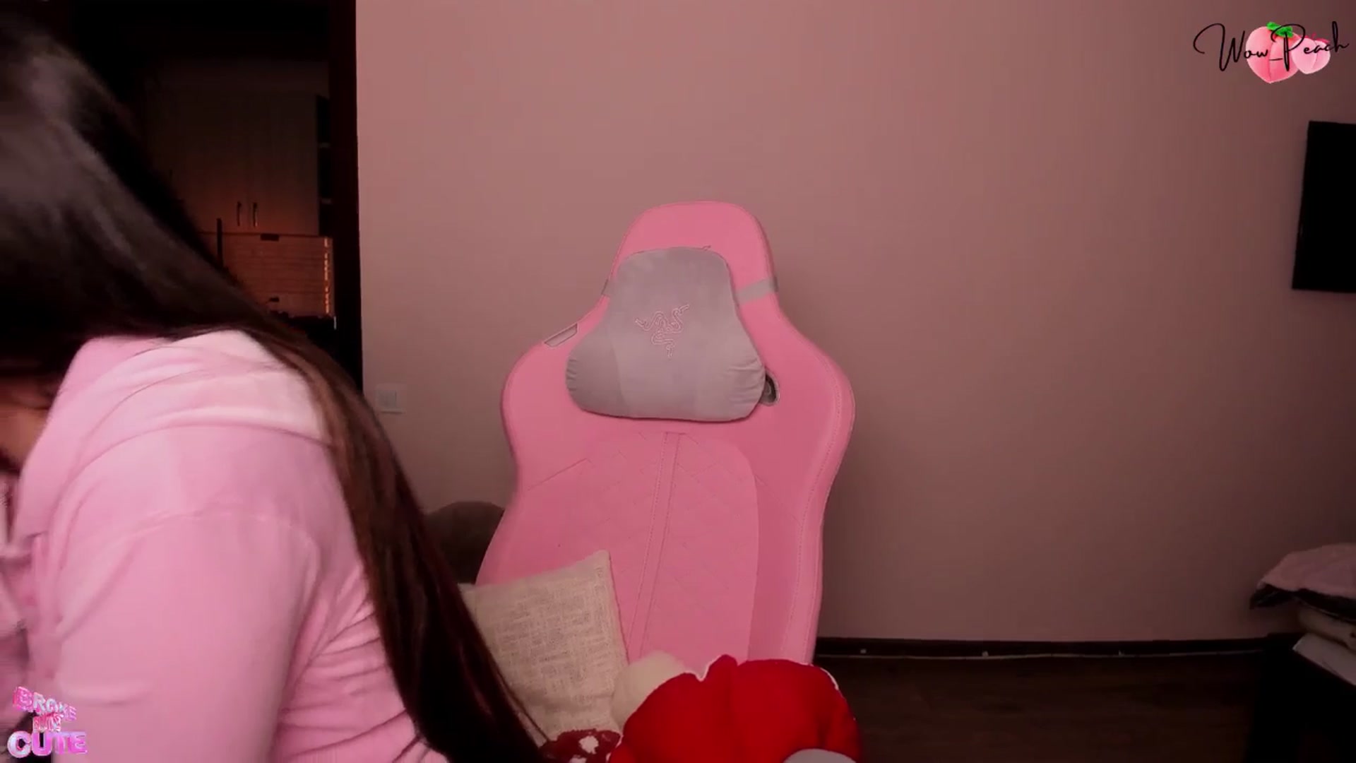 Gallery image thumbnail from wow_peach's myfreecams stream on, 09/28/2025, 18:32 image 20 of 20