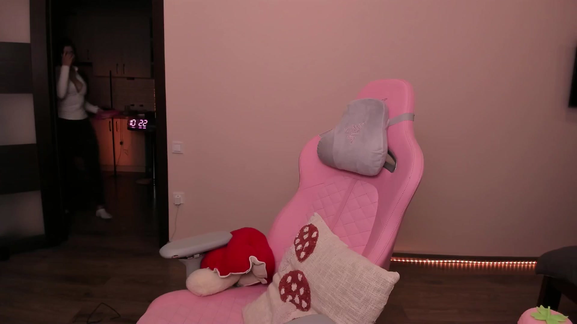 Gallery image thumbnail from wow_peach's myfreecams stream on, 10/13/2025, 19:52 image 5 of 20