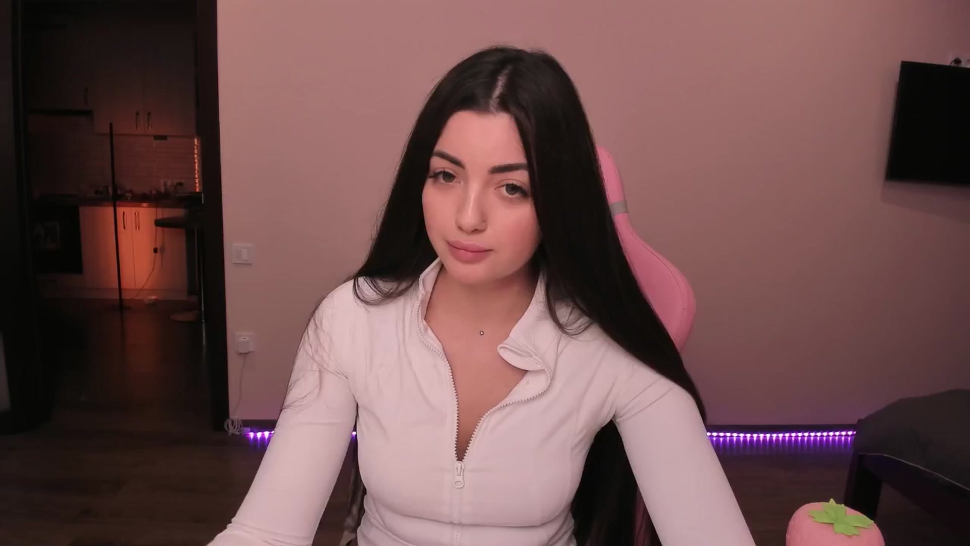 Gallery image thumbnail from wow_peach's myfreecams stream on, 10/14/2025, 20:10 image 11 of 20