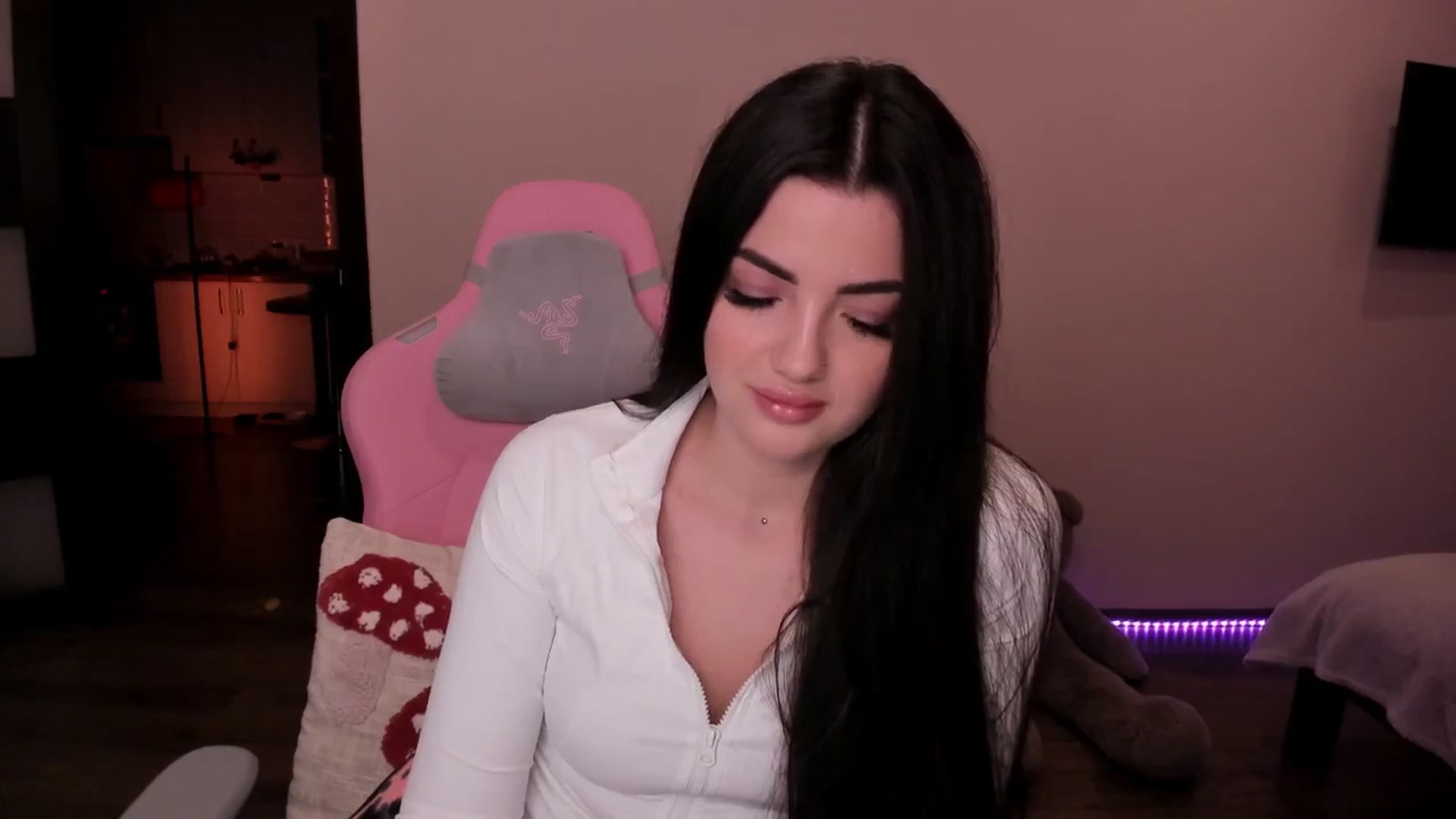 Gallery image thumbnail from wow_peach's myfreecams stream on, 11/04/2025, 16:46 image 5 of 20
