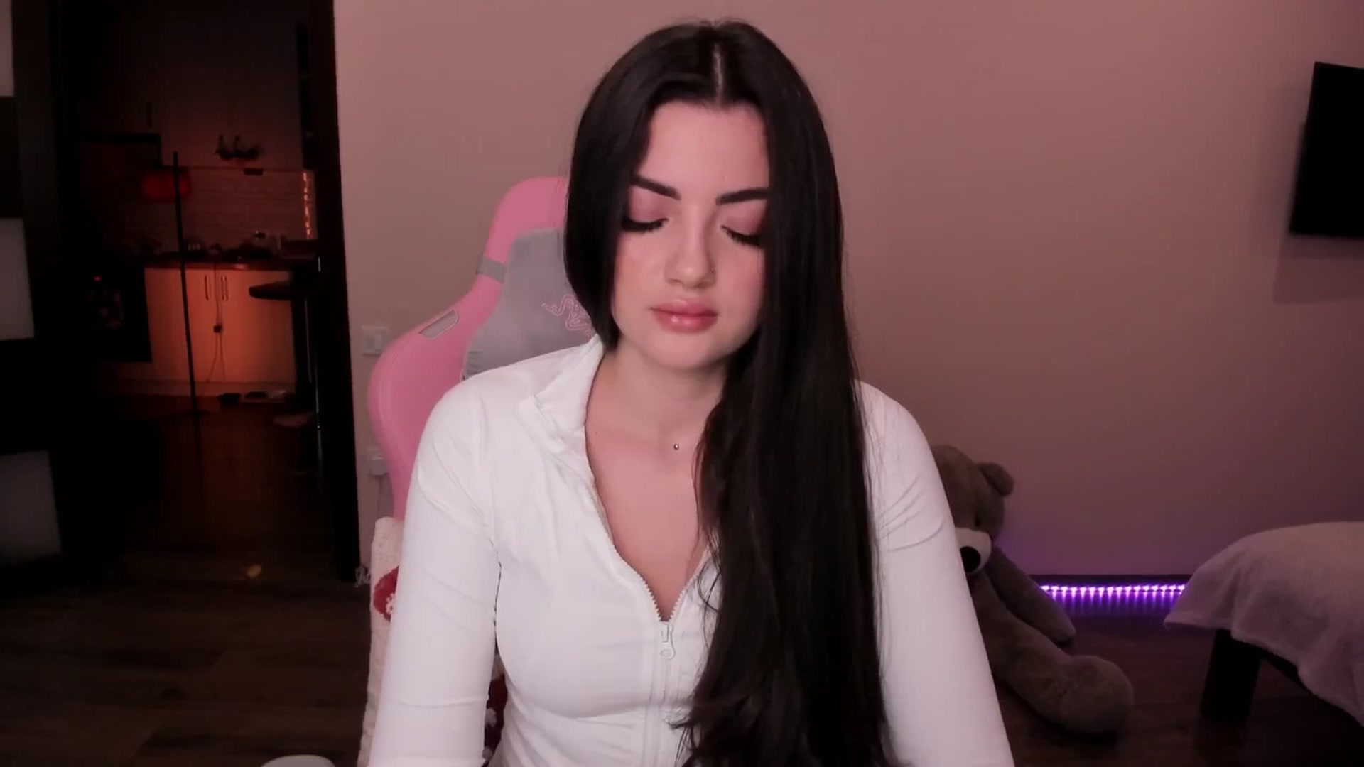 Gallery image thumbnail from wow_peach's myfreecams stream on, 11/04/2025, 16:46 image 6 of 20