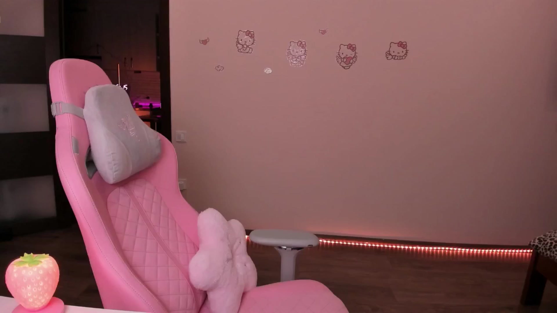 Gallery image thumbnail from wow_peach's myfreecams stream on, 02/04/2026, 19:54 image 9 of 20