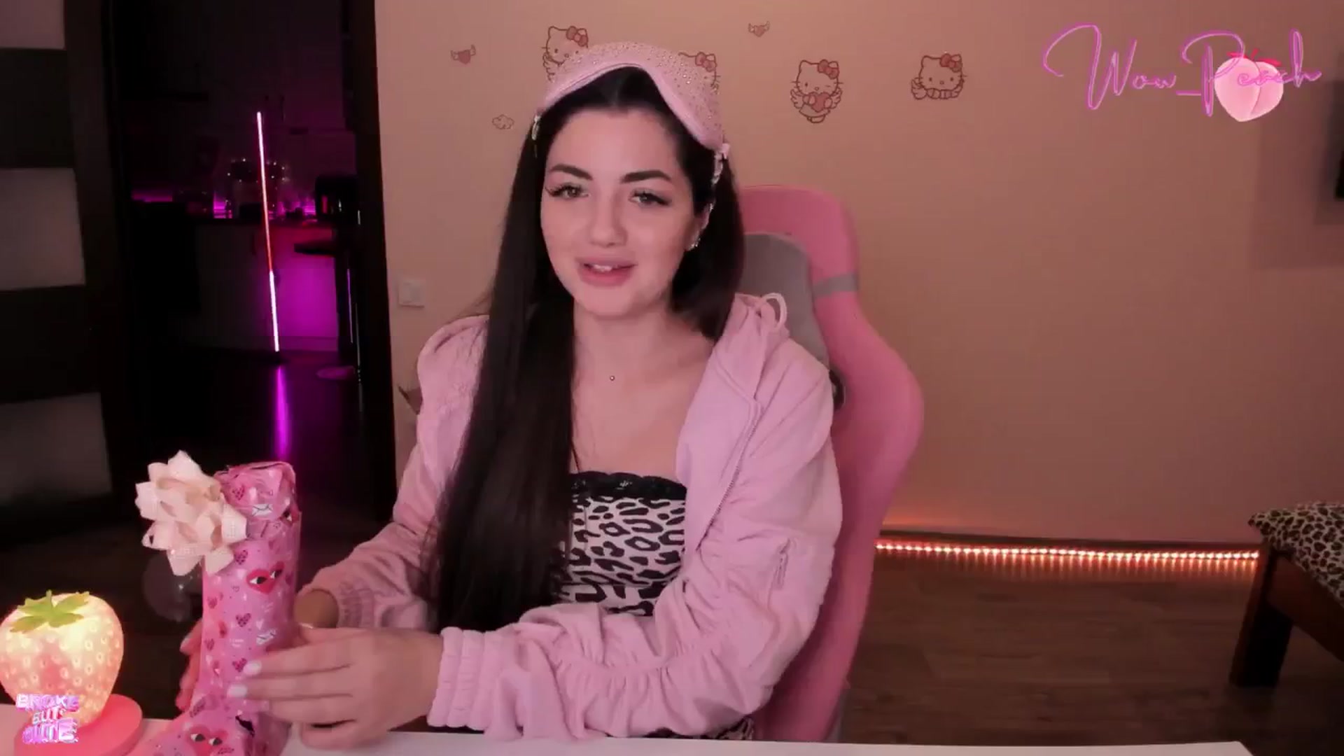 Gallery image thumbnail from wow_peach's myfreecams stream on, 02/12/2026, 17:58 image 4 of 20