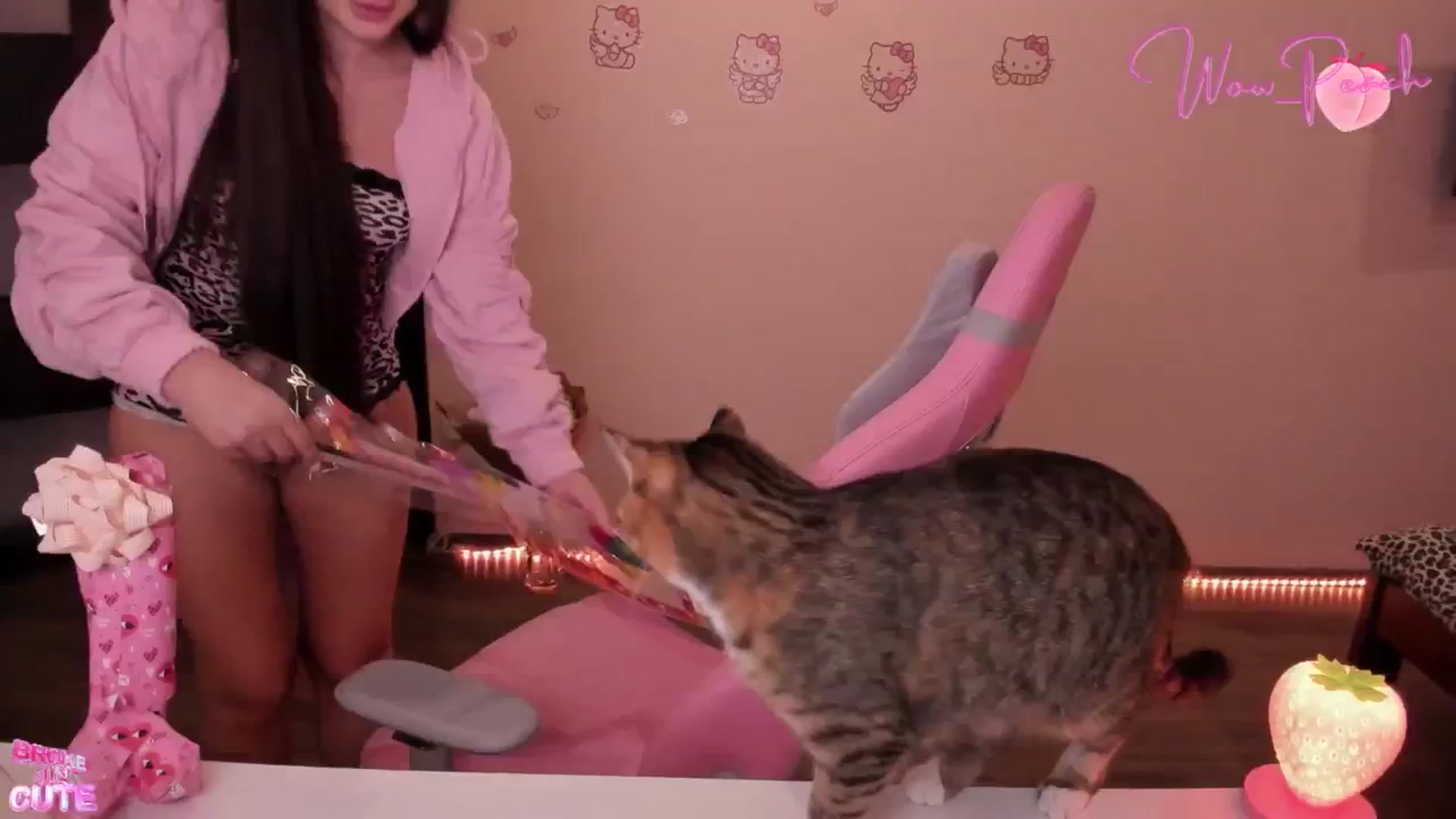 Gallery image thumbnail from wow_peach's myfreecams stream on, 02/12/2026, 17:58 image 5 of 20