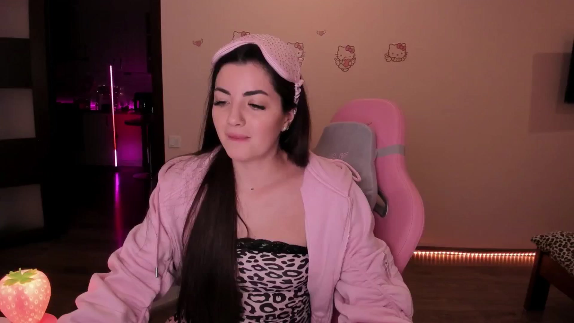 Gallery image thumbnail from wow_peach's myfreecams stream on, 02/12/2026, 17:58 image 1 of 20