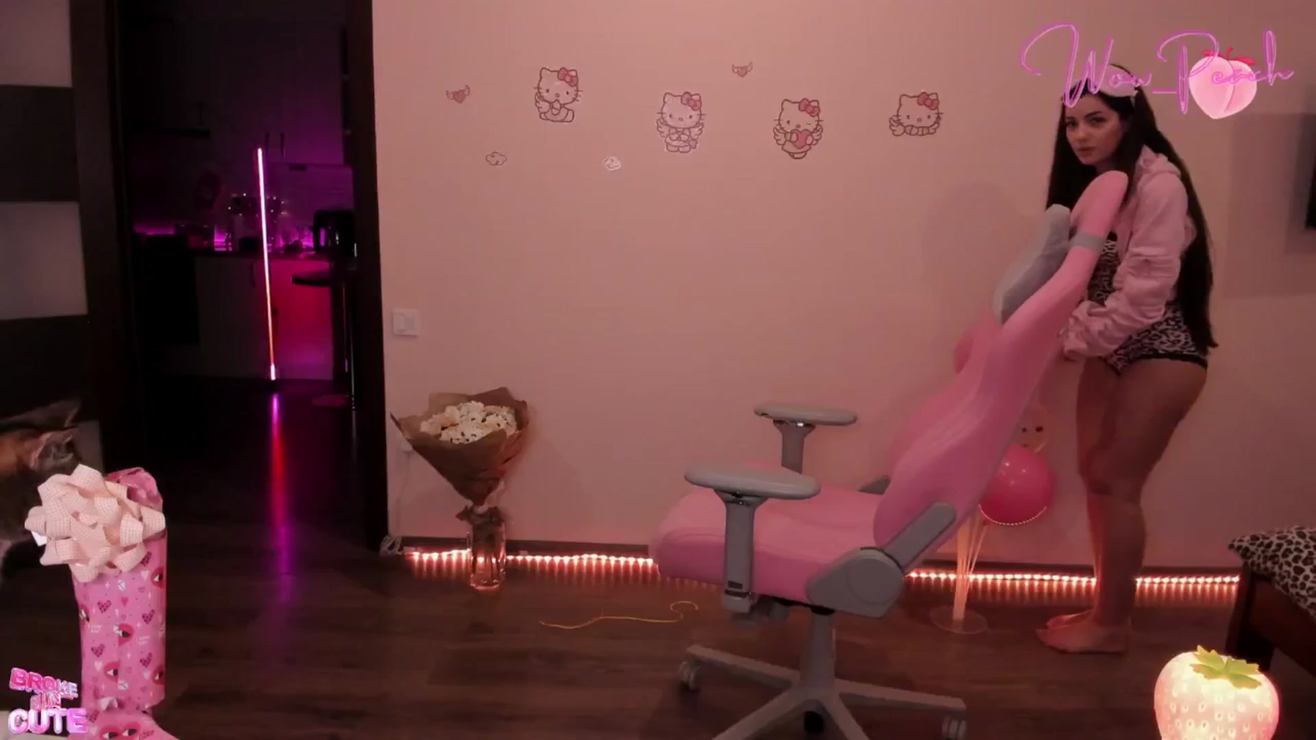 Gallery image thumbnail from wow_peach's myfreecams stream on, 02/12/2026, 17:58 image 11 of 20