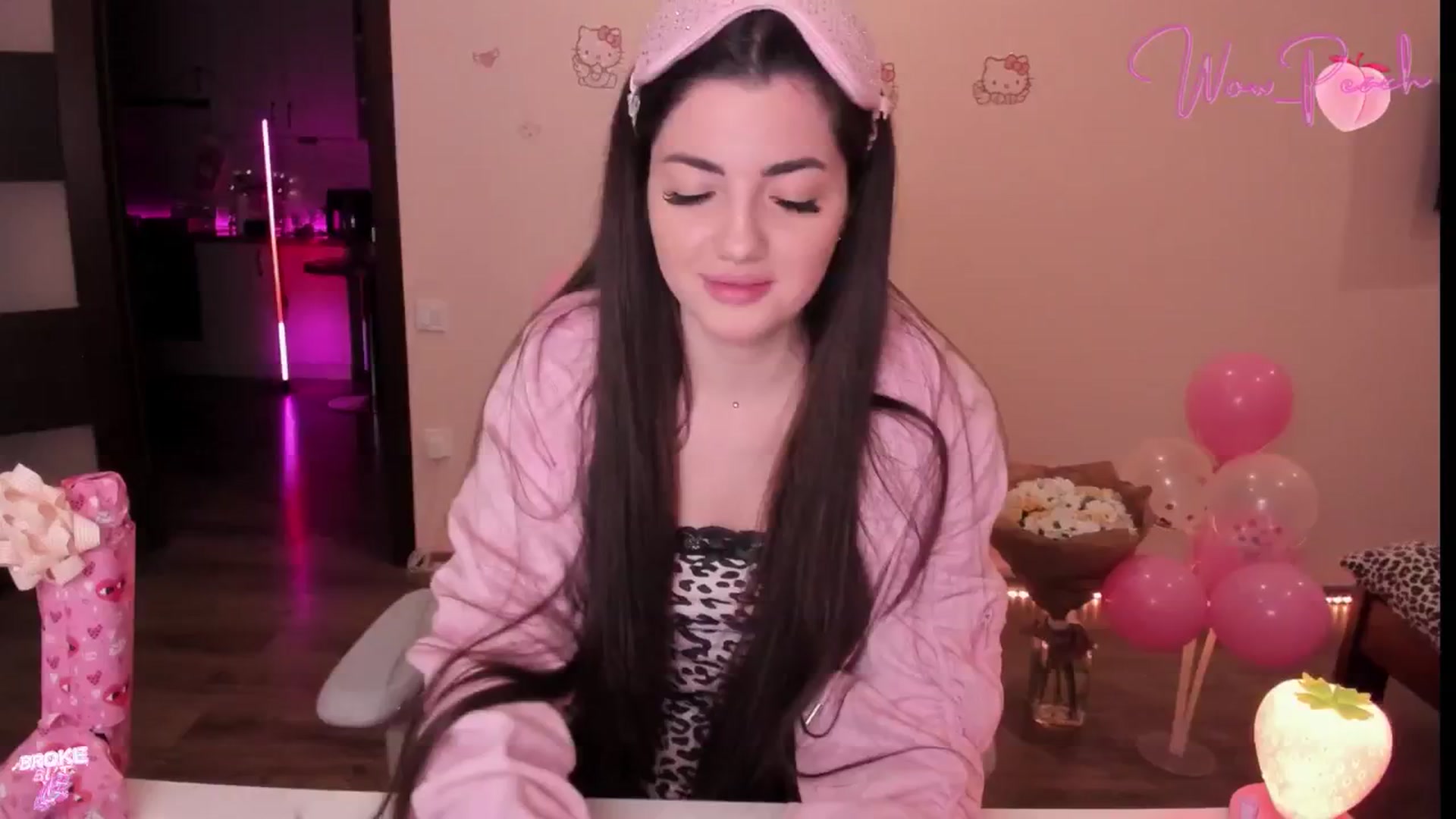 Gallery image thumbnail from wow_peach's myfreecams stream on, 02/12/2026, 17:58 image 14 of 20