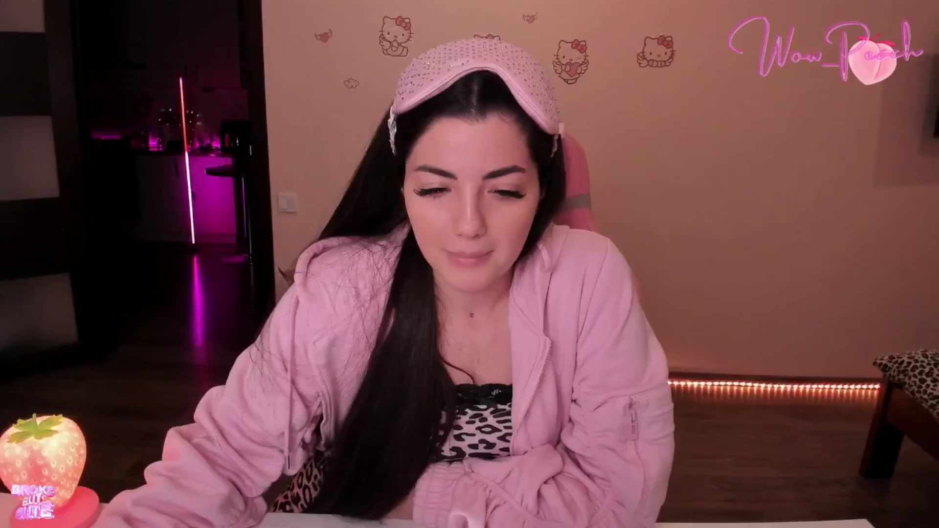 Gallery image thumbnail from wow_peach's myfreecams stream on, 02/12/2026, 17:58 image 2 of 20