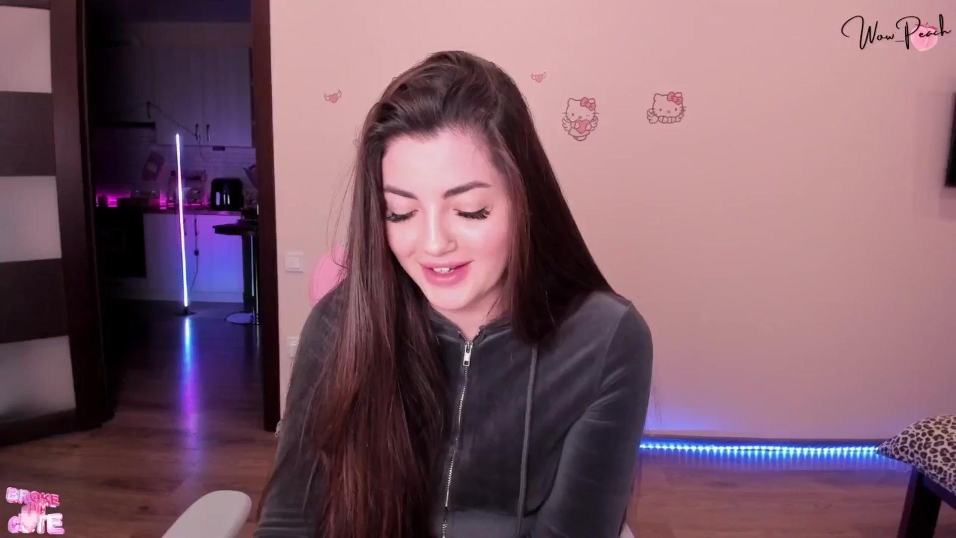 Gallery image thumbnail from wow_peach's myfreecams stream on, 02/17/2026, 19:54 image 18 of 20
