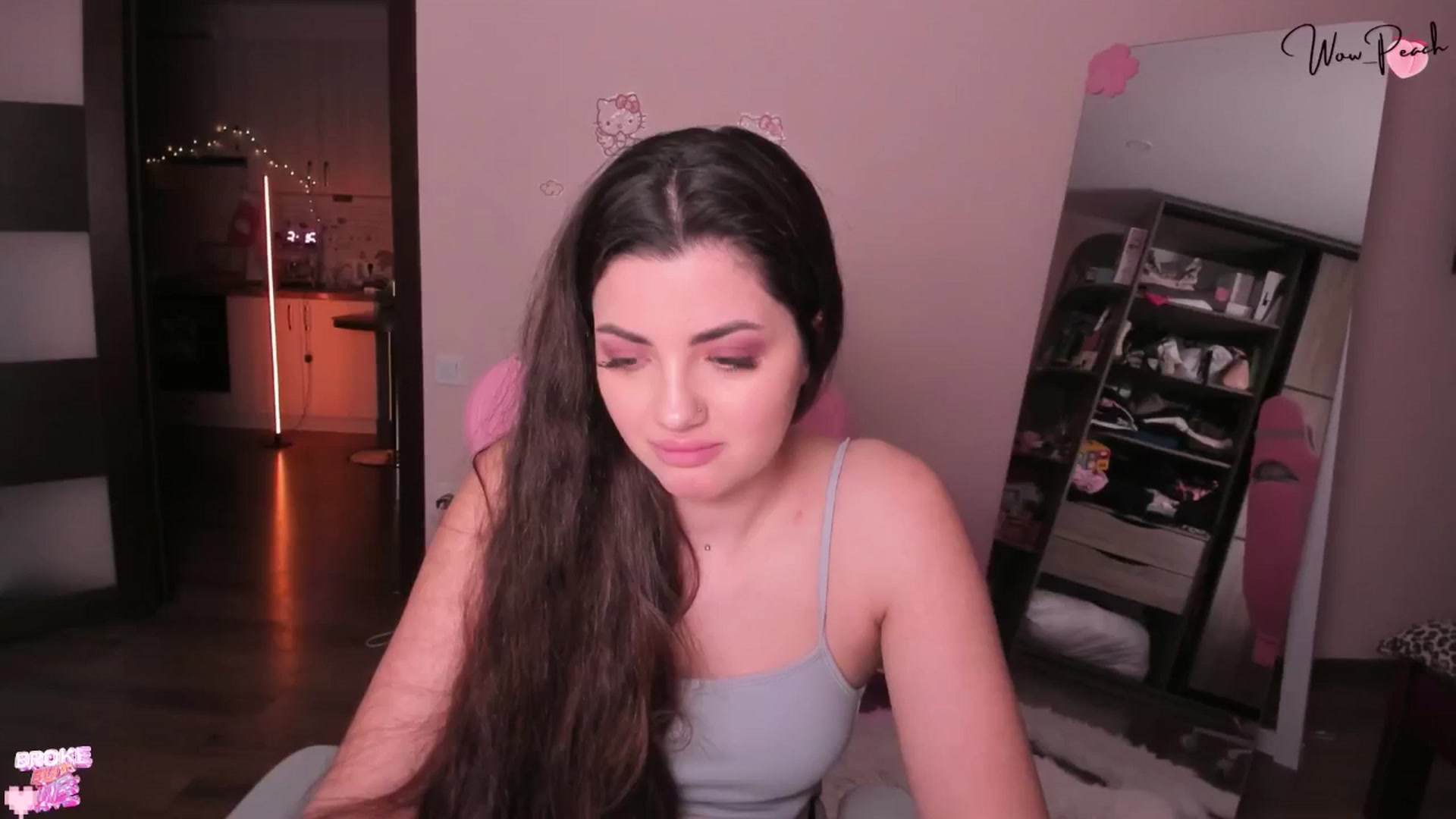 Gallery image thumbnail from wow_peach's myfreecams stream on, 03/05/2026, 19:50 image 17 of 20