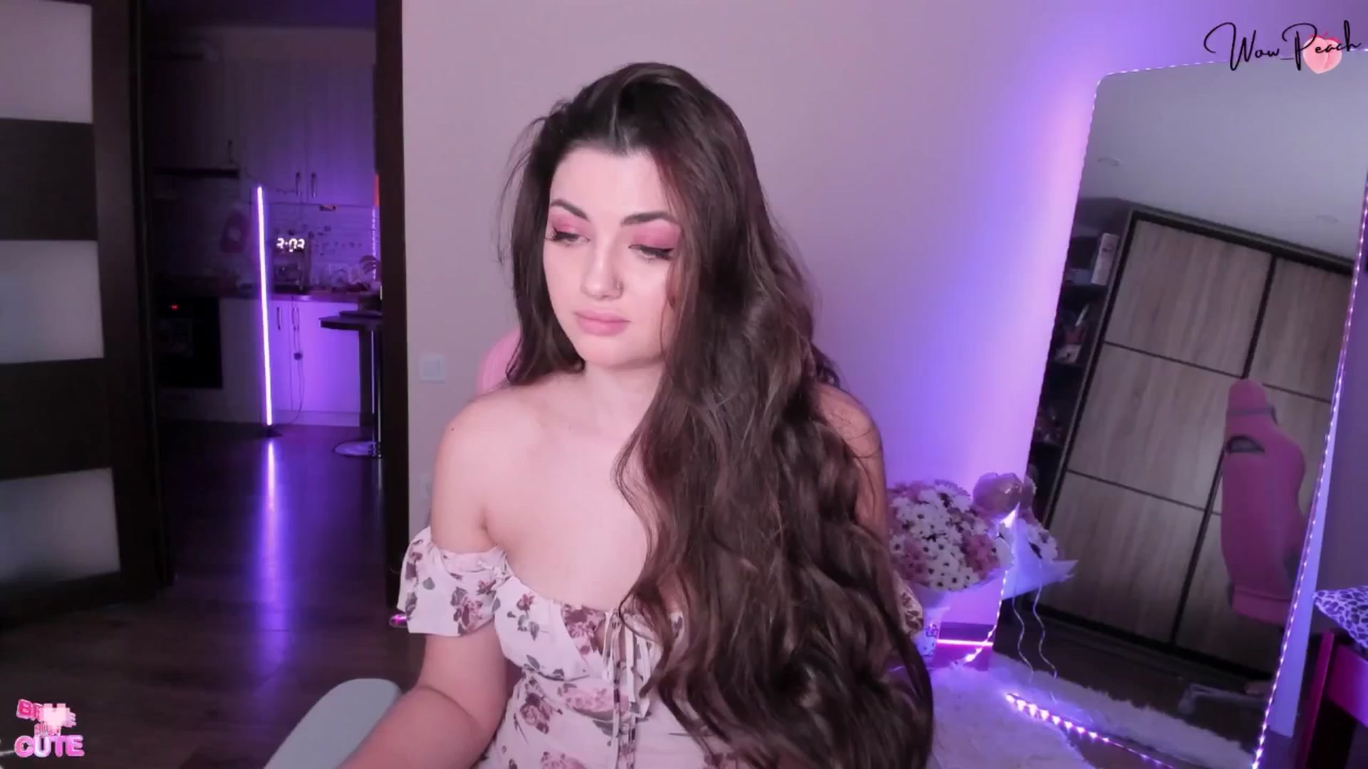 Gallery image thumbnail from wow_peach's myfreecams stream on, 03/09/2026, 21:14 image 3 of 20