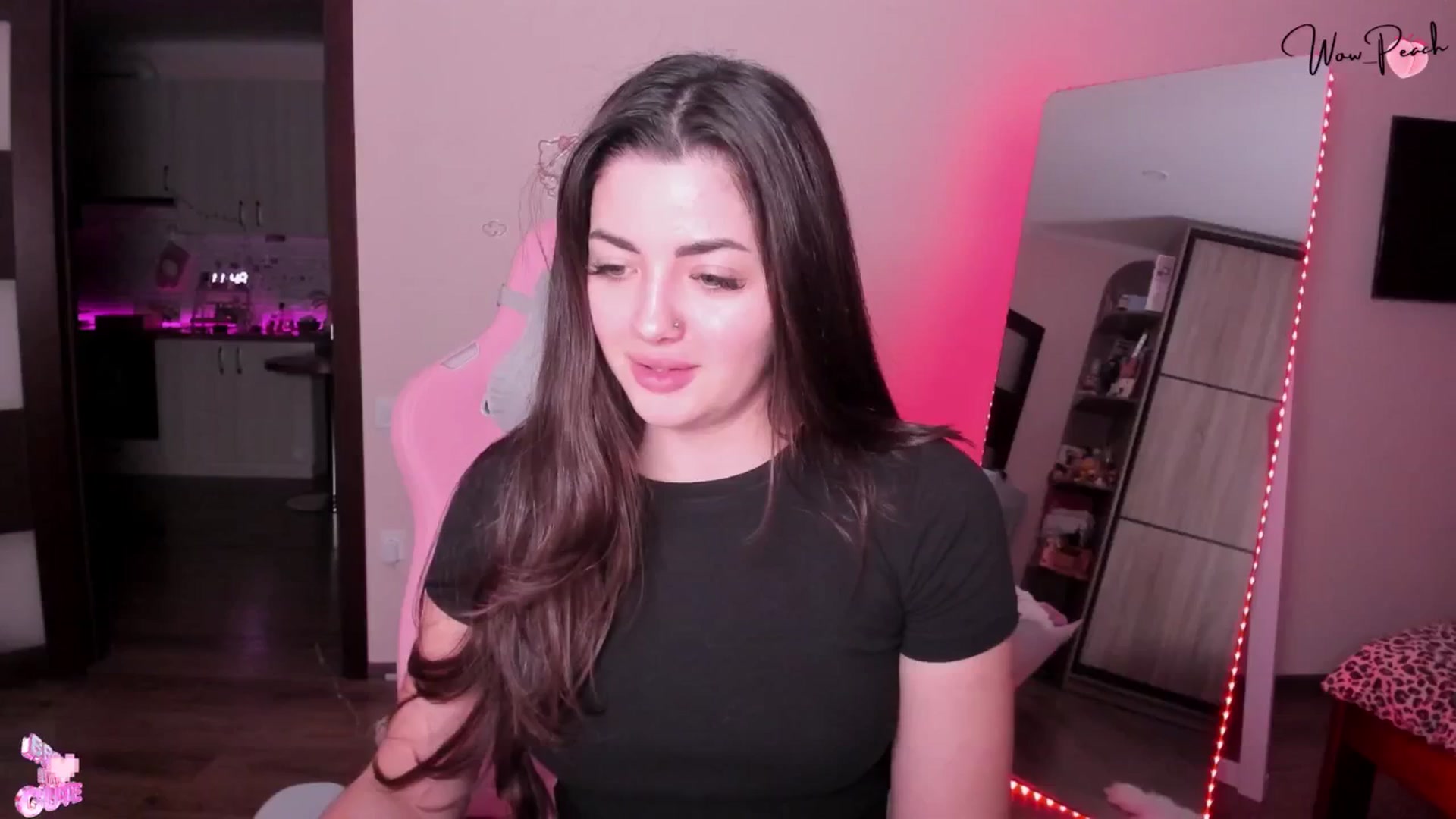 Gallery image thumbnail from wow_peach's myfreecams stream on, 03/13/2026, 20:24 image 4 of 20