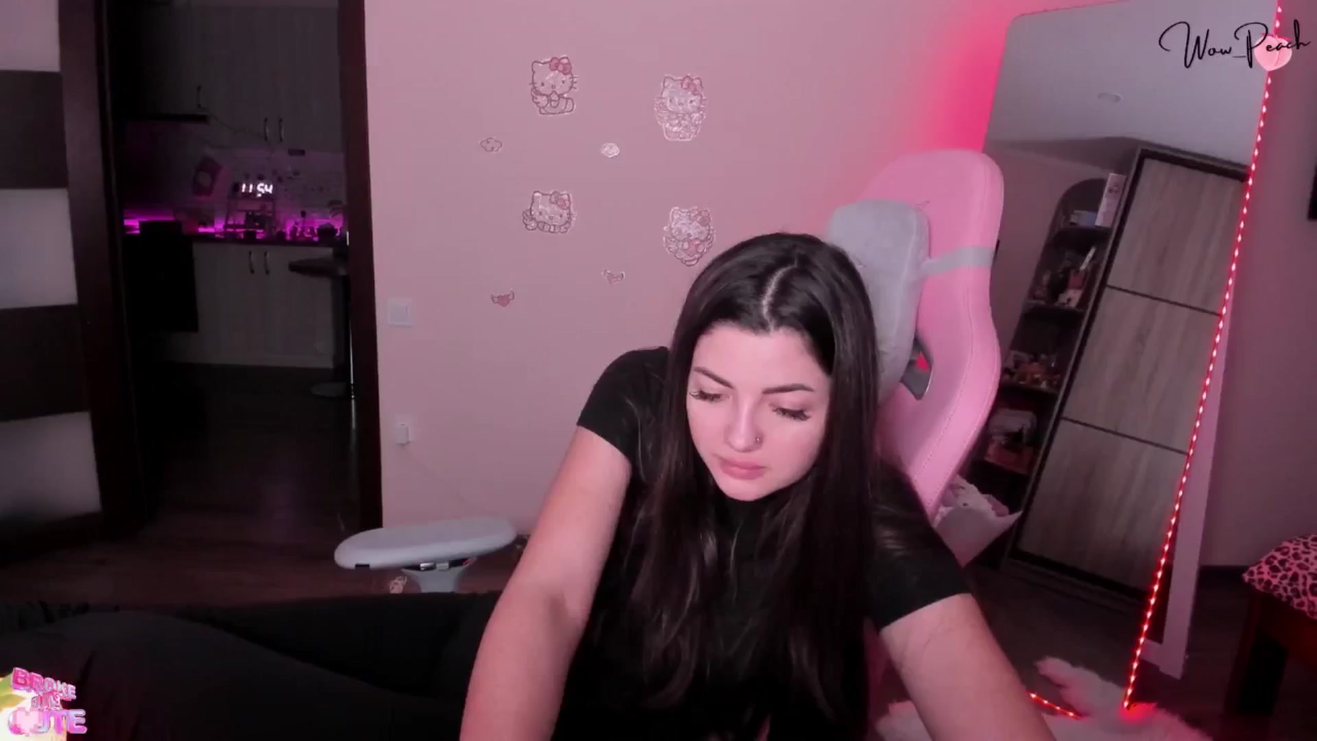 Gallery image thumbnail from wow_peach's myfreecams stream on, 03/13/2026, 20:24 image 7 of 20