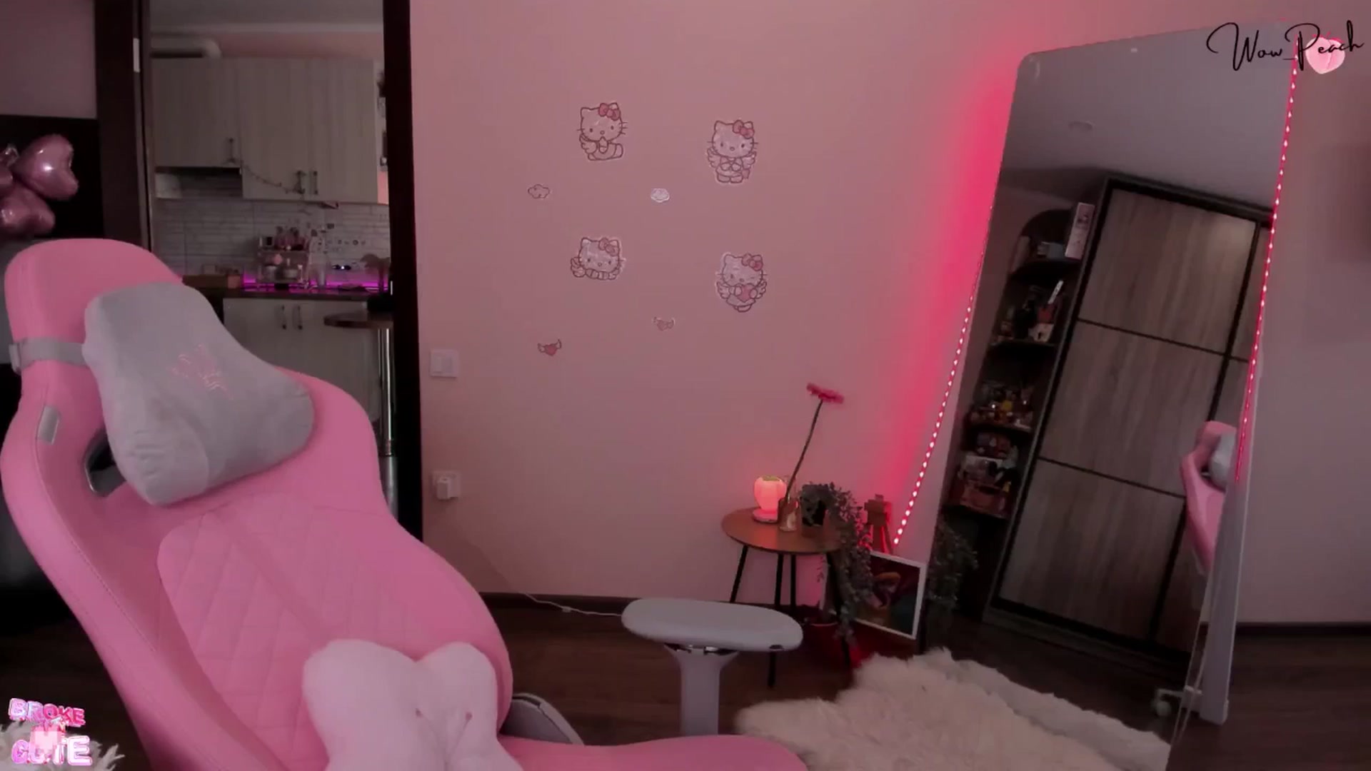 Gallery image thumbnail from wow_peach's myfreecams stream on, 04/26/2026, 16:48 image 6 of 20
