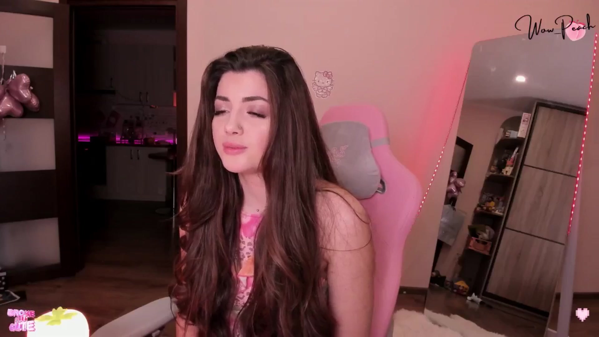 Gallery image thumbnail from wow_peach's myfreecams stream on, 04/30/2026, 19:07 image 3 of 20