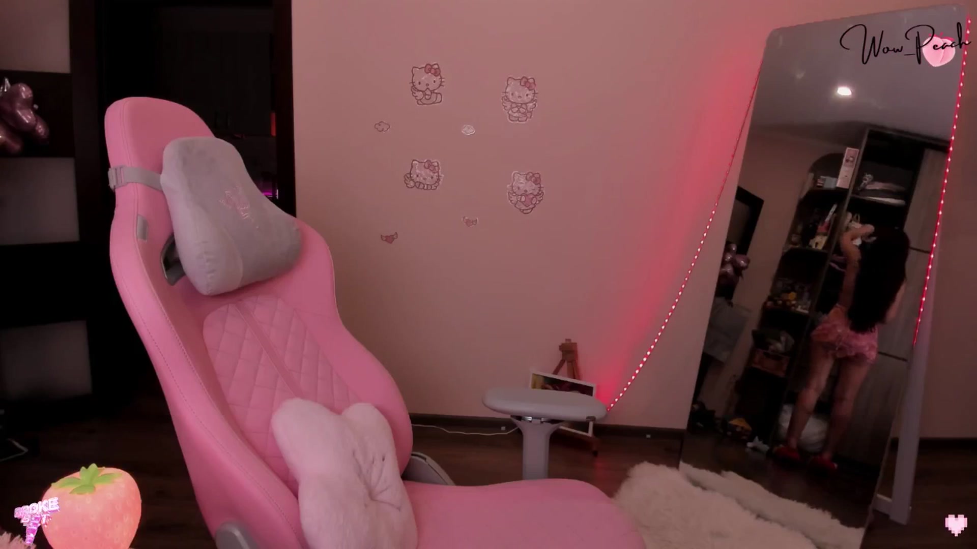 Gallery image thumbnail from wow_peach's myfreecams stream on, 04/30/2026, 19:07 image 11 of 20