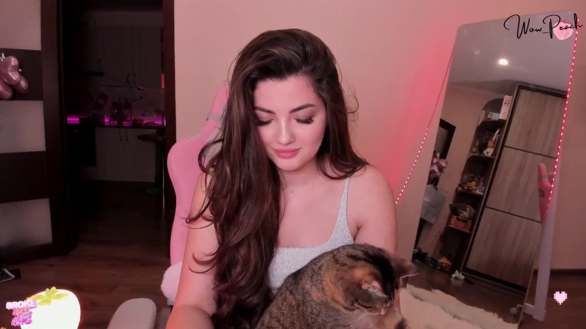 Gallery image thumbnail from wow_peach's myfreecams stream on, 04/30/2026, 19:07 image 20 of 20