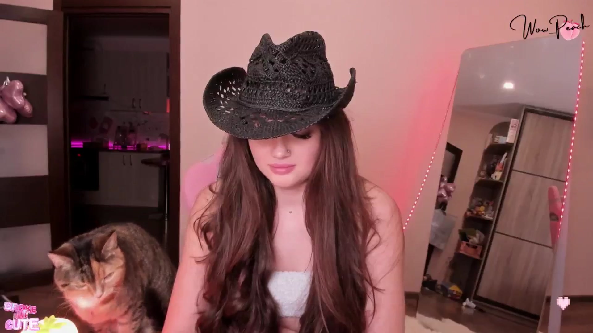 Gallery image thumbnail from wow_peach's myfreecams stream on, 04/30/2026, 19:07 image 18 of 20
