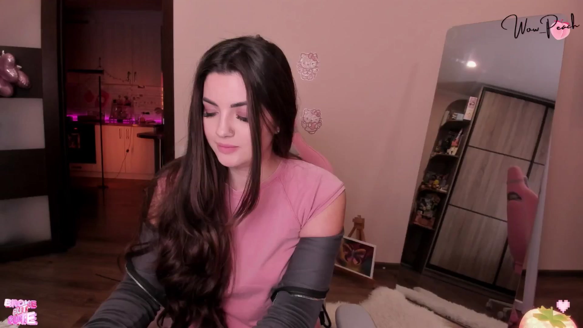 Gallery image thumbnail from wow_peach's myfreecams stream on, 05/01/2026, 19:06 image 4 of 20