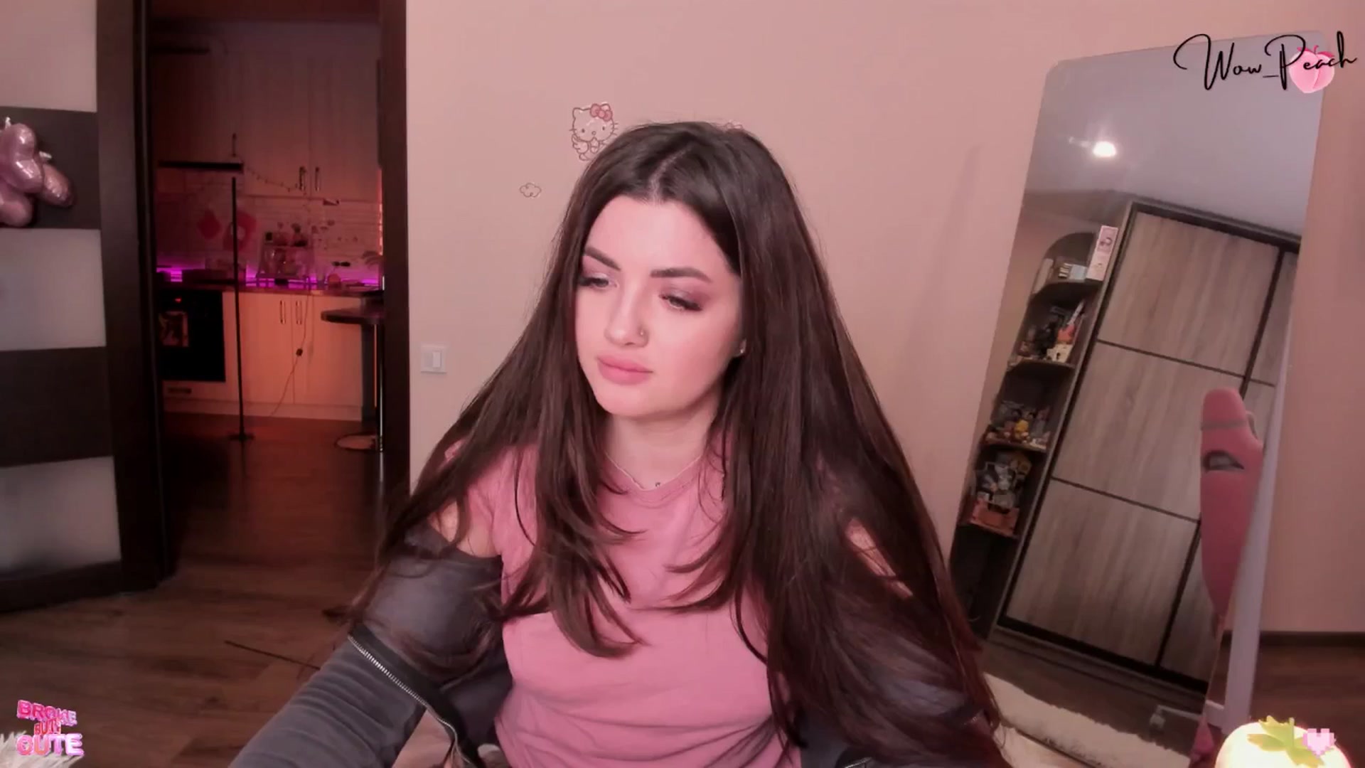 Gallery image thumbnail from wow_peach's myfreecams stream on, 05/01/2026, 19:06 image 9 of 20
