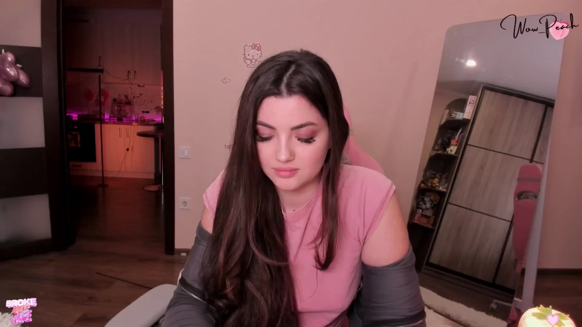 Gallery image thumbnail from wow_peach's myfreecams stream on, 05/01/2026, 19:06 image 7 of 20
