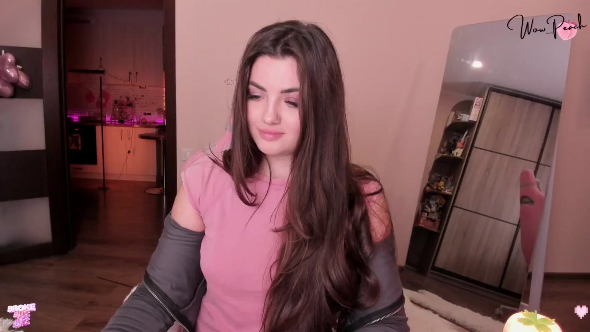 Gallery image thumbnail from wow_peach's myfreecams stream on, 05/01/2026, 19:06 image 3 of 20