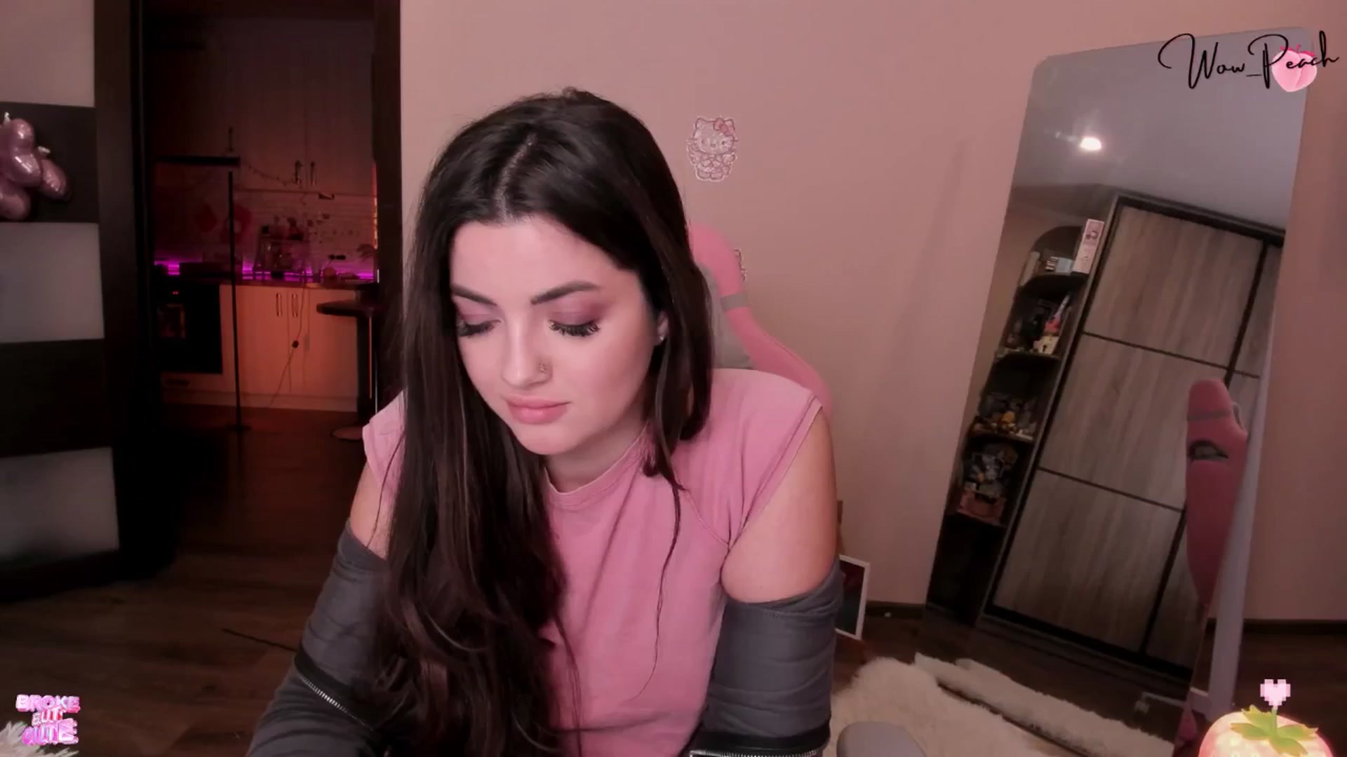 Gallery image thumbnail from wow_peach's myfreecams stream on, 05/01/2026, 19:06 image 6 of 20