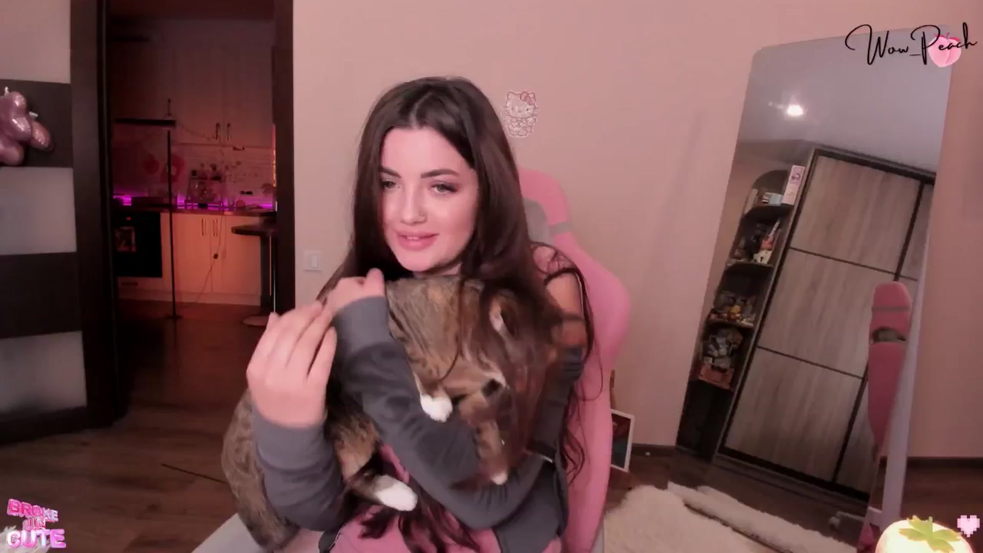 Gallery image thumbnail from wow_peach's myfreecams stream on, 05/01/2026, 19:06 image 11 of 20