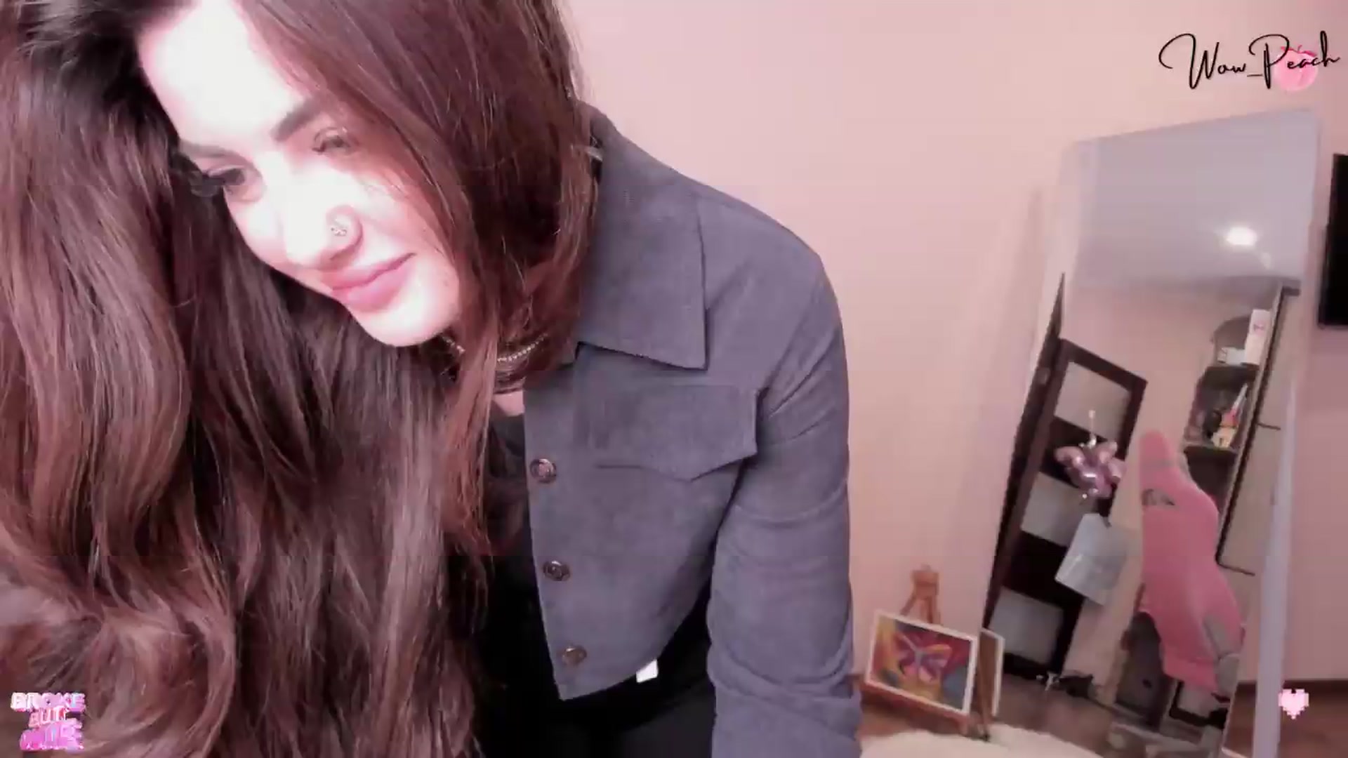 Gallery image thumbnail from wow_peach's myfreecams stream on, 05/05/2026, 20:19 image 4 of 20