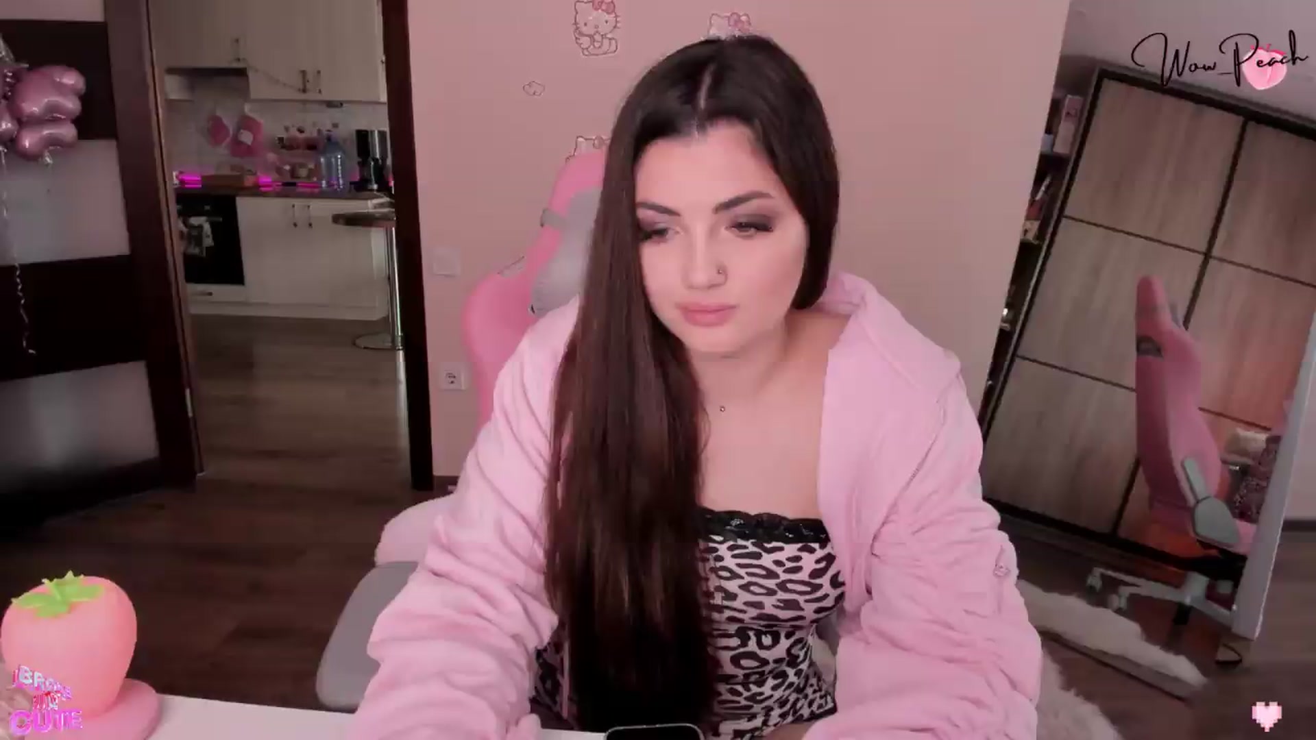 Gallery image thumbnail from wow_peach's myfreecams stream on, 06/10/2026, 15:34 image 4 of 20