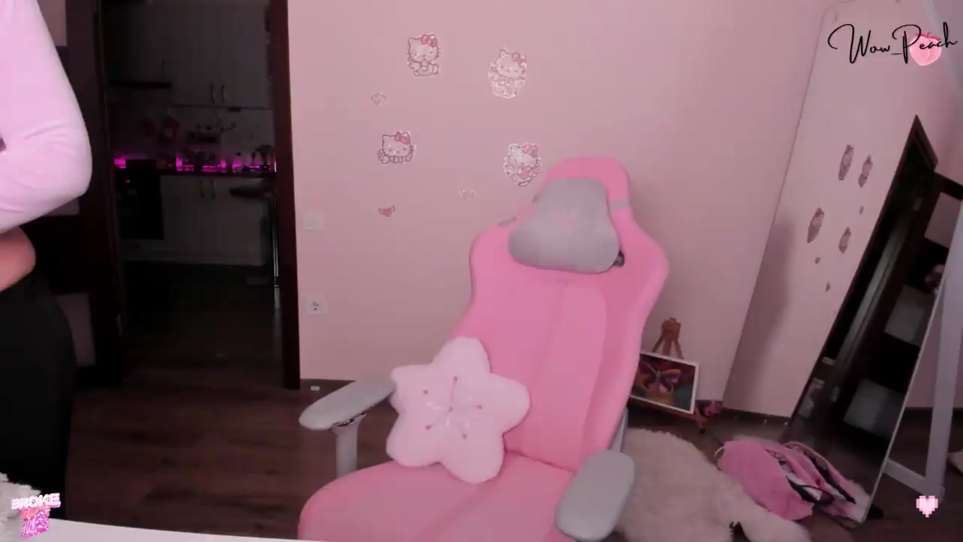 Gallery image thumbnail from wow_peach's myfreecams stream on, 09/07/2026, 16:45 image 18 of 20