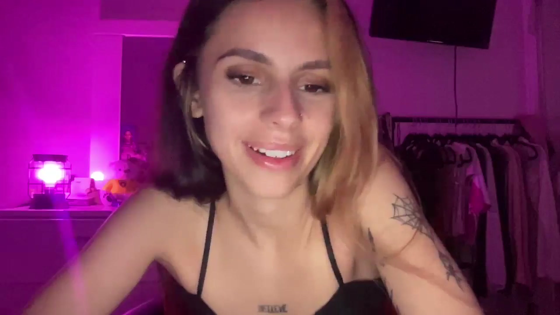 Gallery image thumbnail from wraithbennet's myfreecams stream on, 03/16/2025, 24:45 image 7 of 20