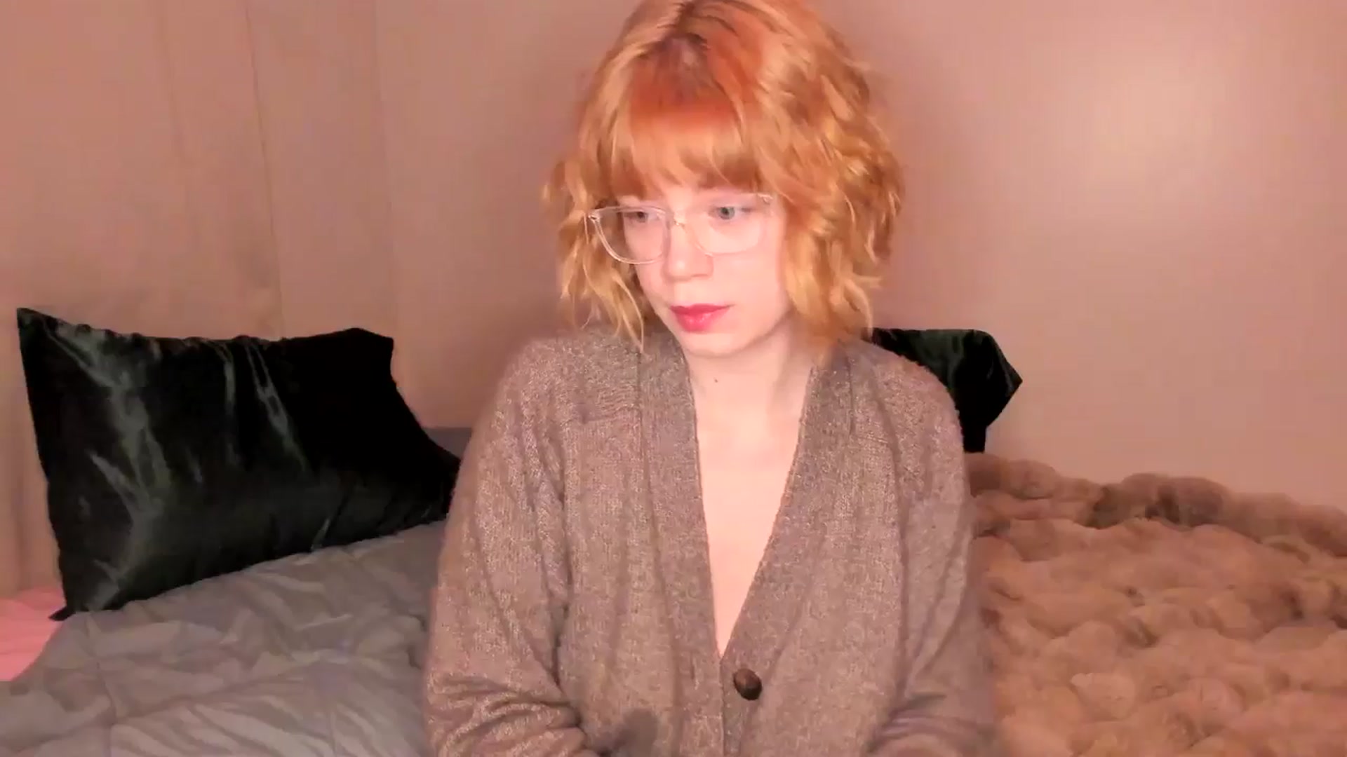 Gallery image thumbnail from wrong_room's myfreecams stream on, 11/10/2025, 24:33 image 9 of 20
