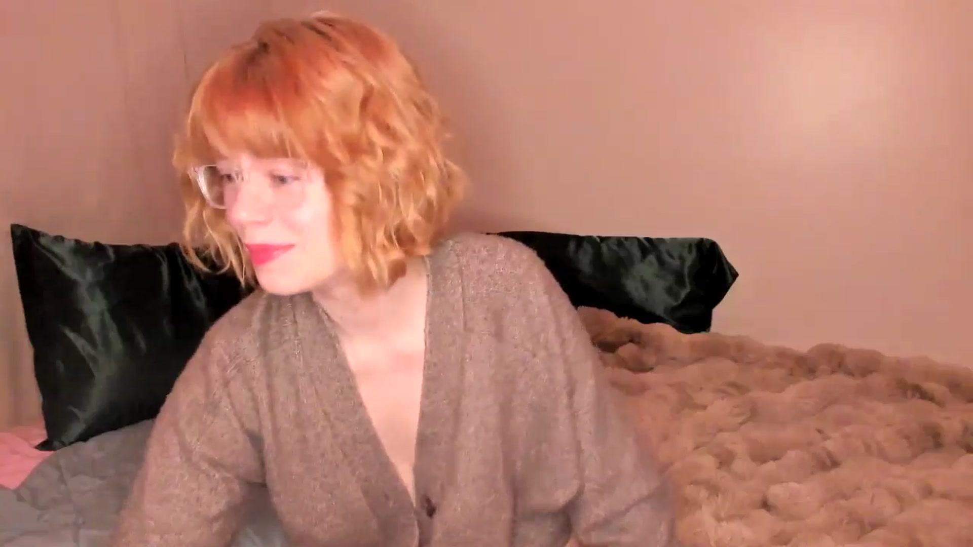 Gallery image thumbnail from wrong_room's myfreecams stream on, 11/10/2025, 24:33 image 16 of 20