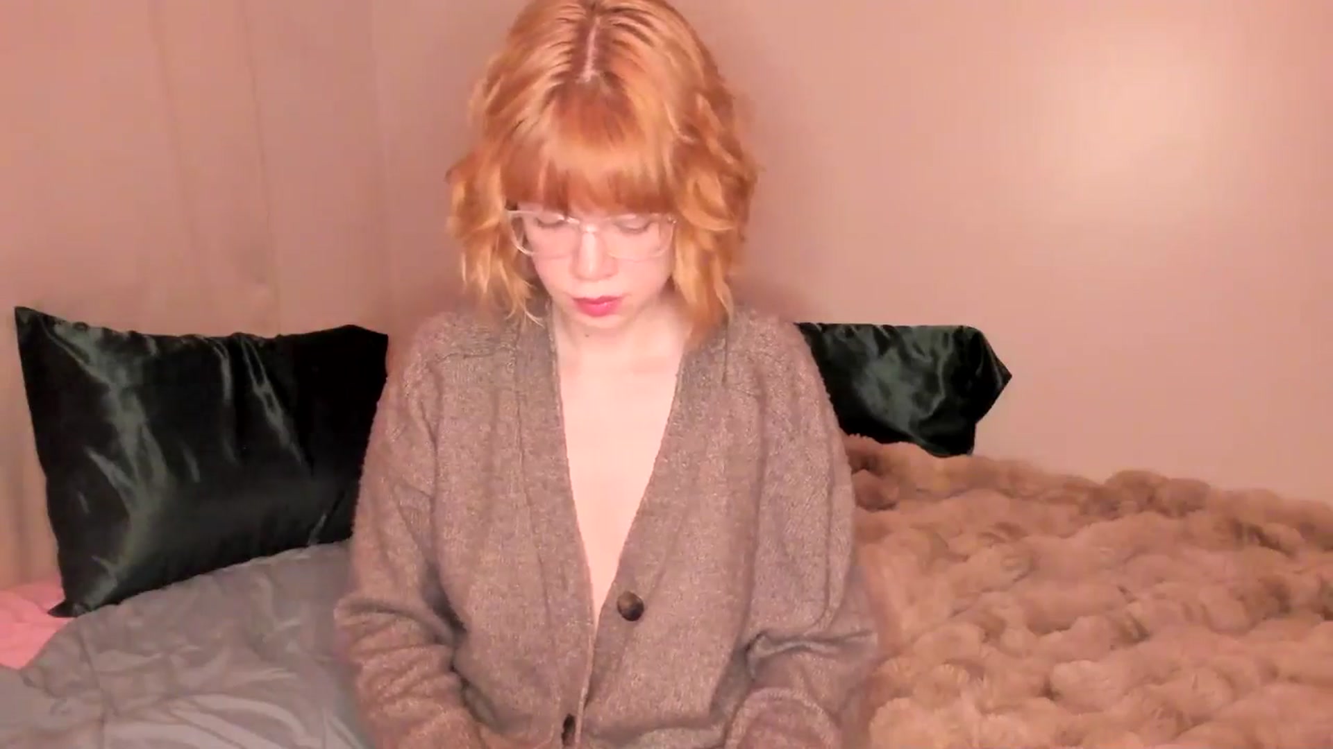 Gallery image thumbnail from wrong_room's myfreecams stream on, 11/10/2025, 24:33 image 18 of 20