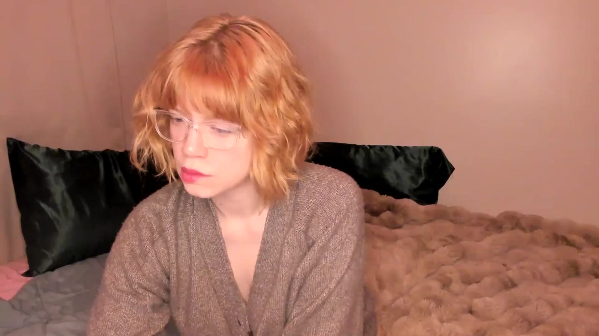 Gallery image thumbnail from wrong_room's myfreecams stream on, 11/10/2025, 24:33 image 14 of 20