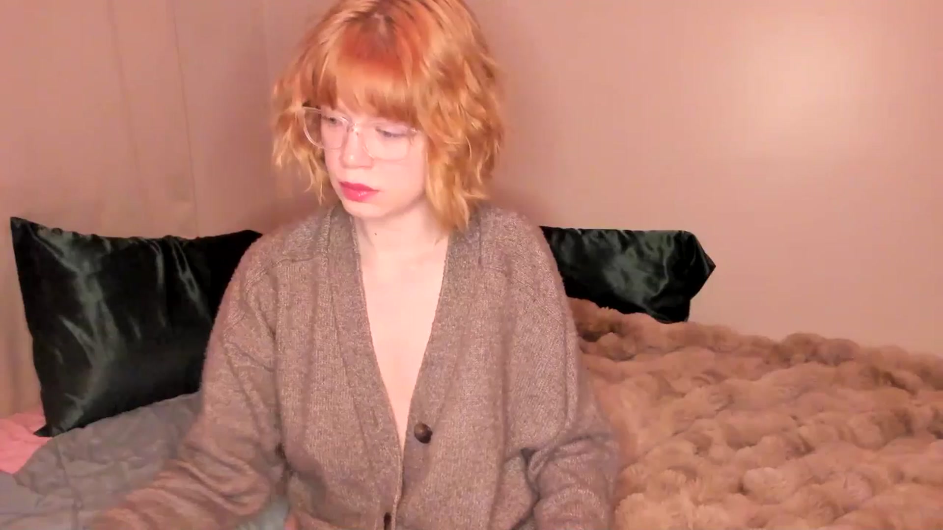 Gallery image thumbnail from wrong_room's myfreecams stream on, 11/10/2025, 24:33 image 17 of 20
