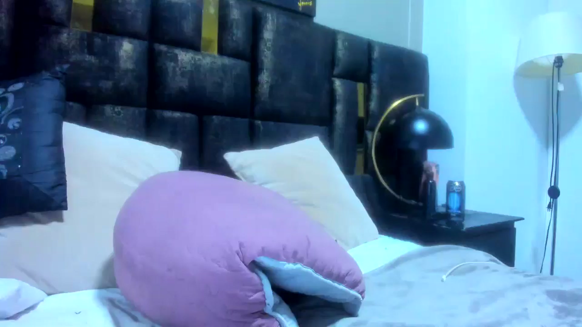 Gallery image thumbnail from wuyny_'s myfreecams stream on, 10/14/2025, 24:03 image 1 of 20