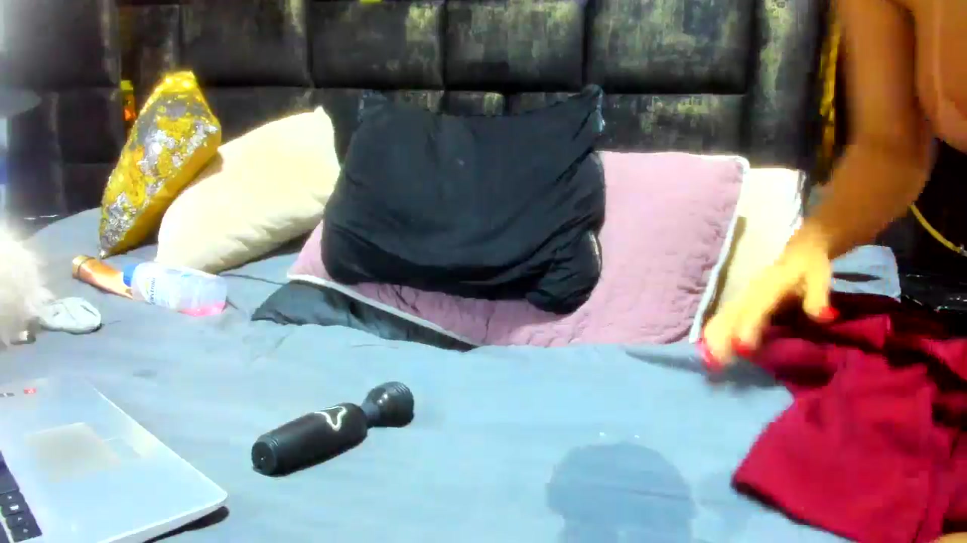 Gallery image thumbnail from wuyny_'s myfreecams stream on, 12/13/2025, 18:14 image 3 of 20