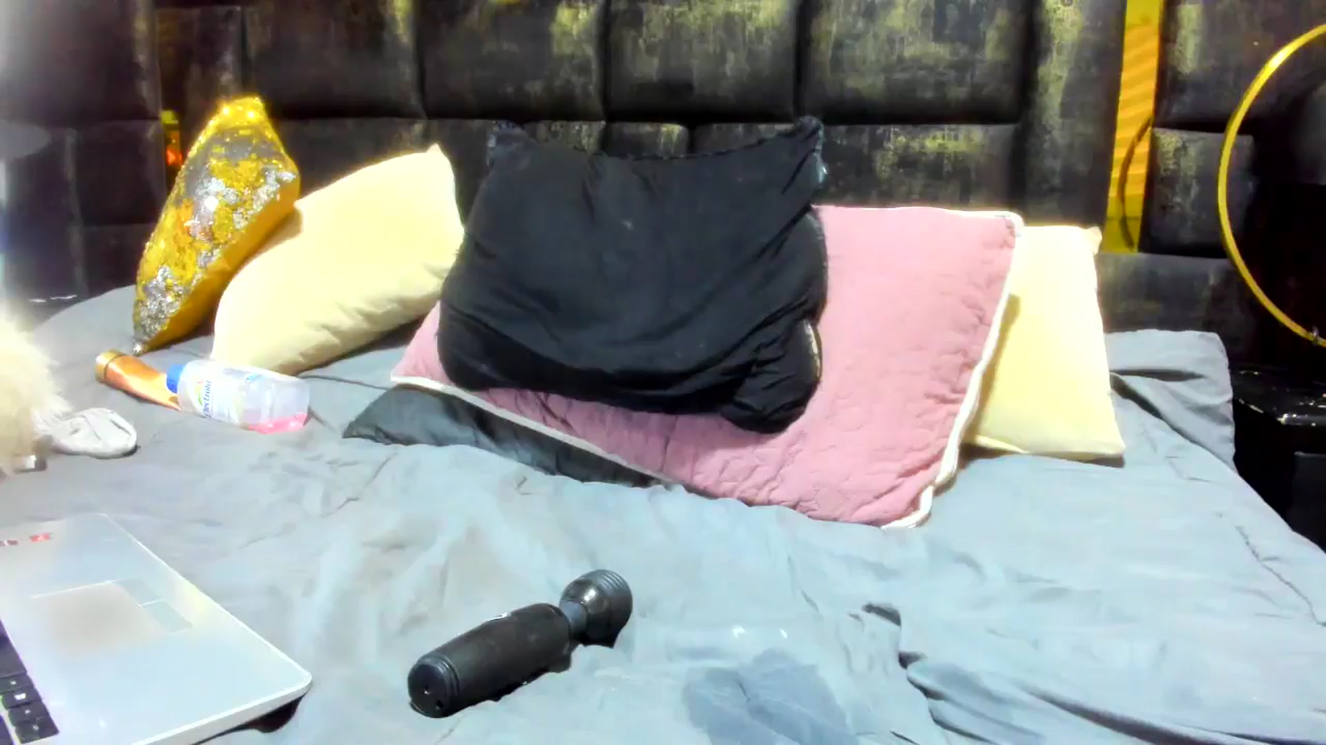 Gallery image thumbnail from wuyny_'s myfreecams stream on, 12/13/2025, 18:14 image 2 of 20