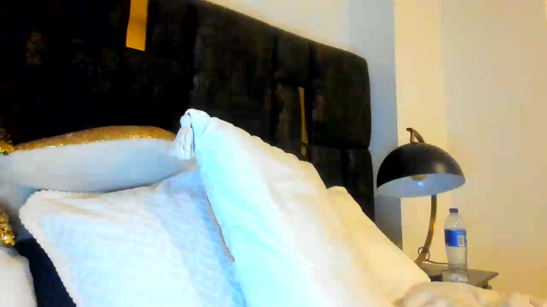 Gallery image thumbnail from wuyny_'s myfreecams stream on, 08/18/2026, 23:55 image 15 of 20